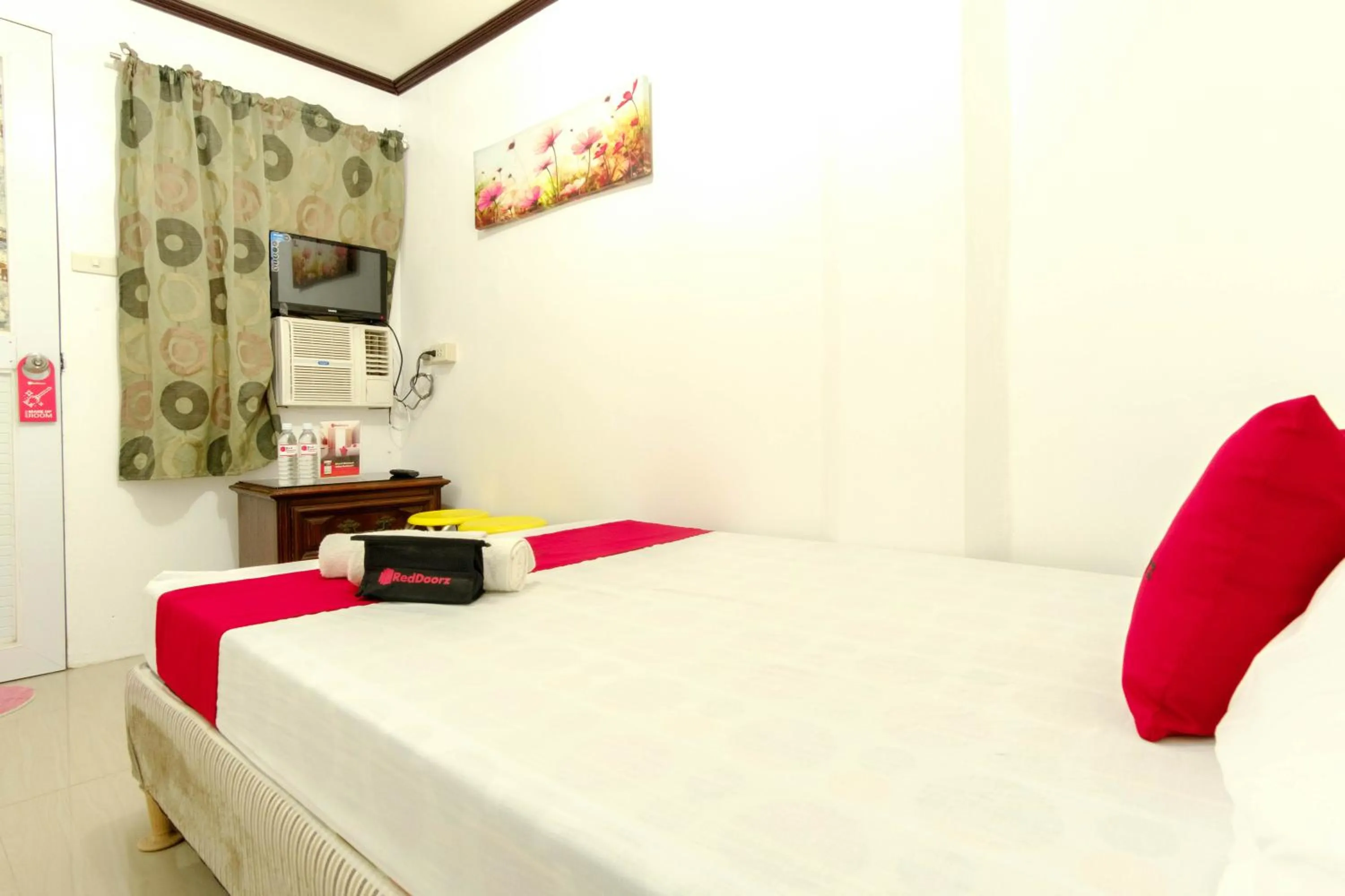 Bed in RedDoorz @ Prince JB Beach Resort Zambales