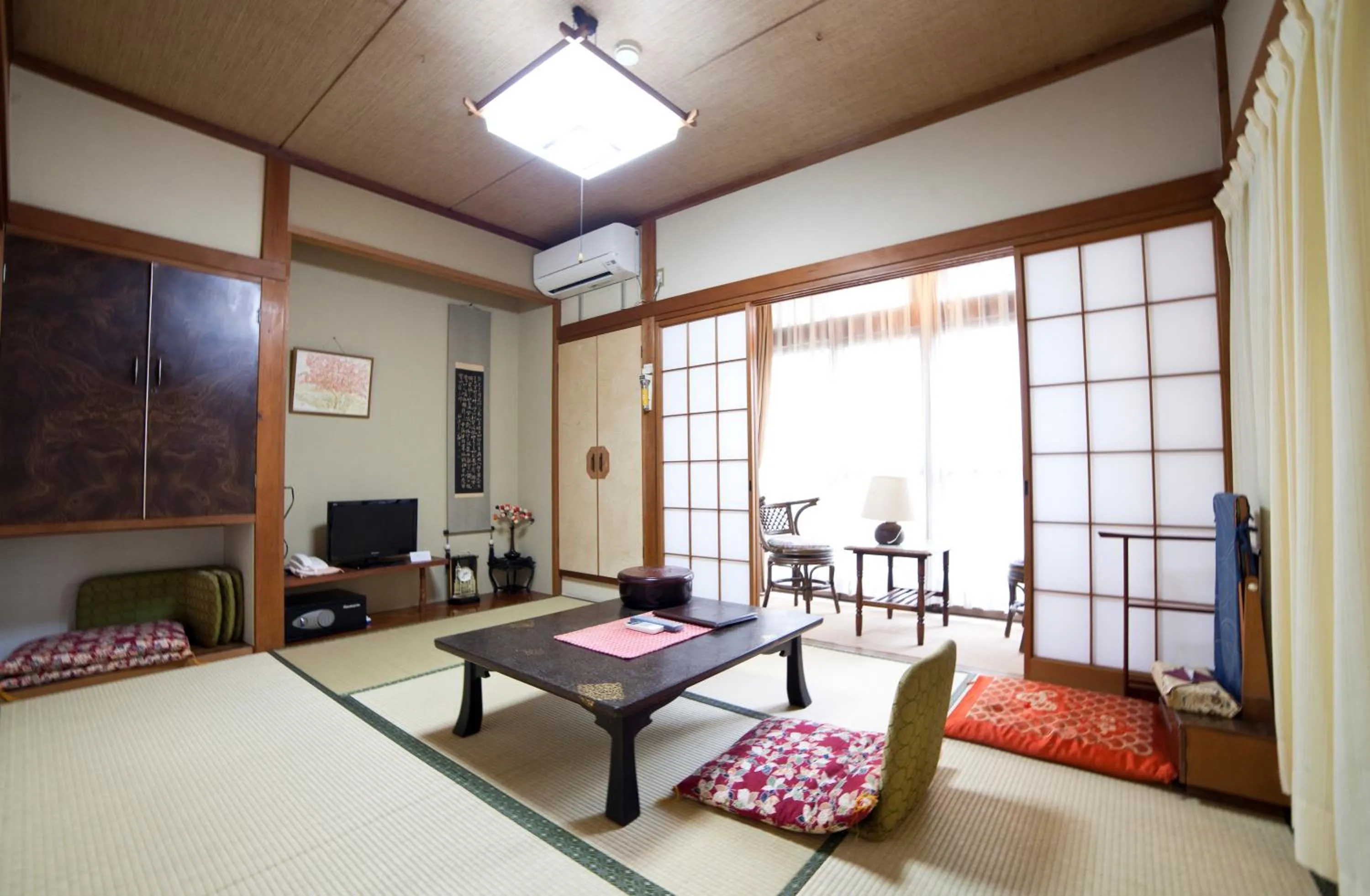 Photo of the whole room in Hinodeya