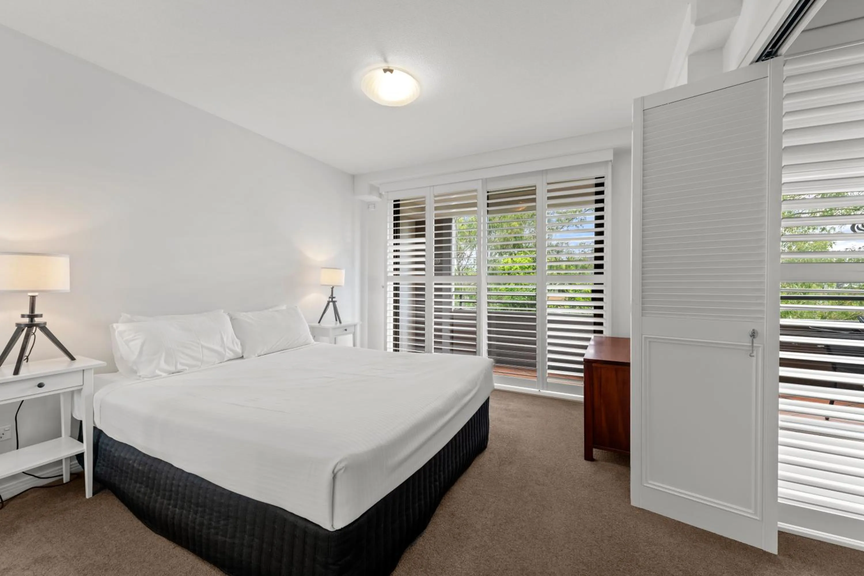 Bedroom, Bed in The Oasis Apartments