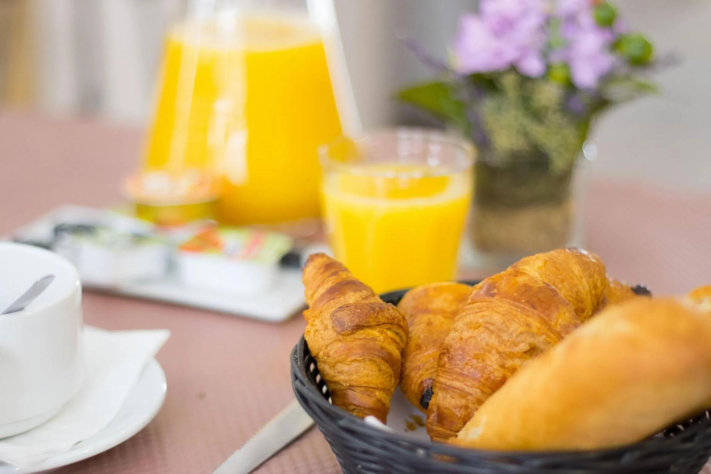 Continental breakfast in Hôtel La Rotonde