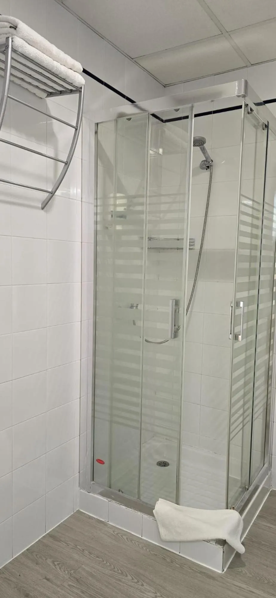 Bathroom in Candisol Cozy Inns