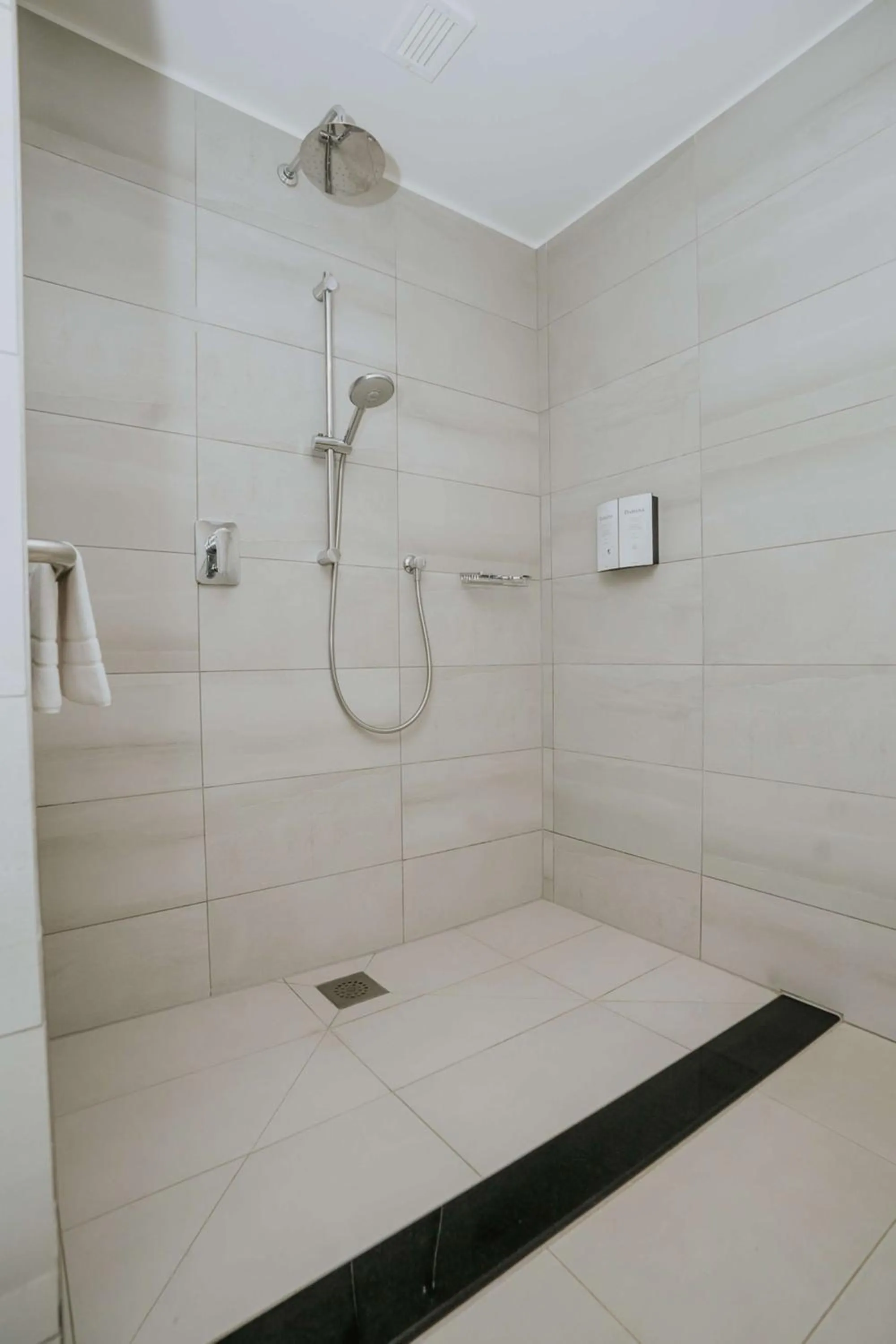 Bathroom in Best Western Ferrat