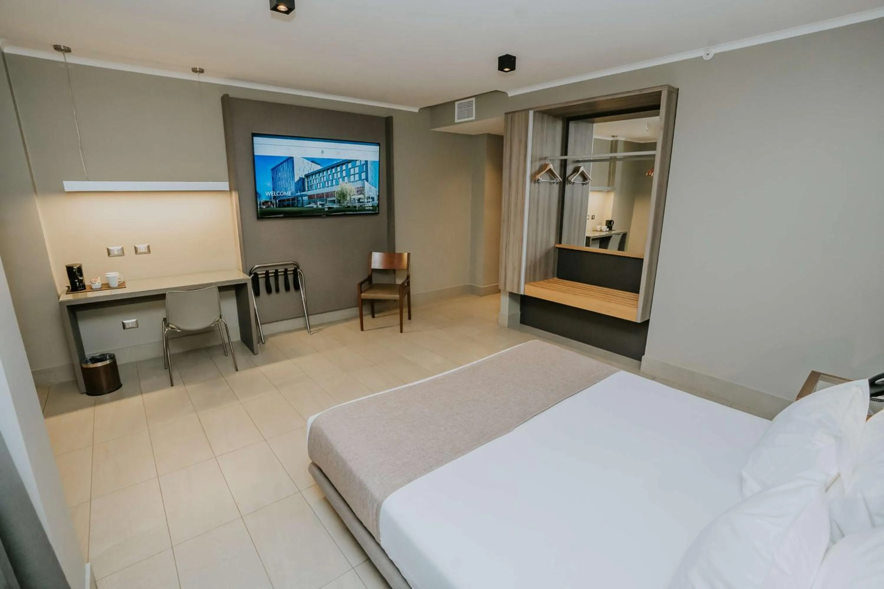 Bedroom, Bed in Best Western Ferrat