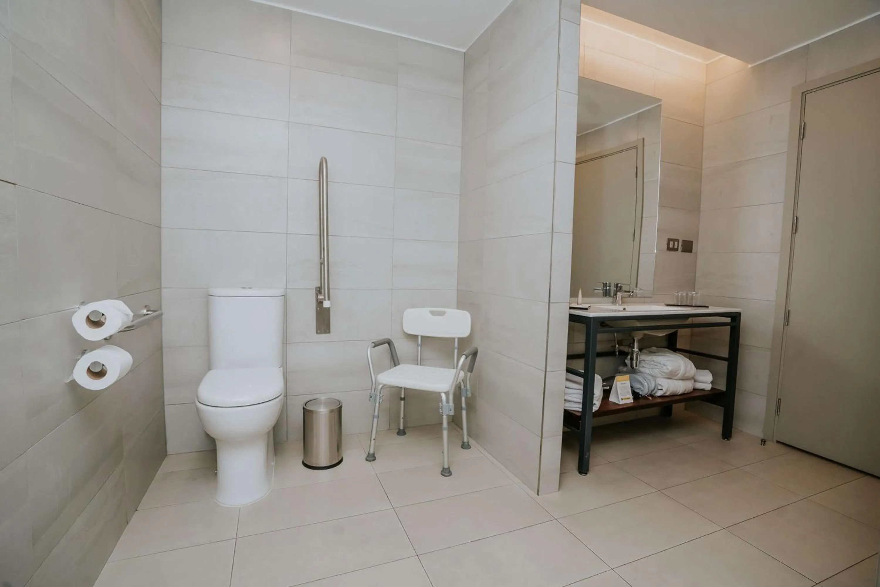 Bathroom in Best Western Ferrat