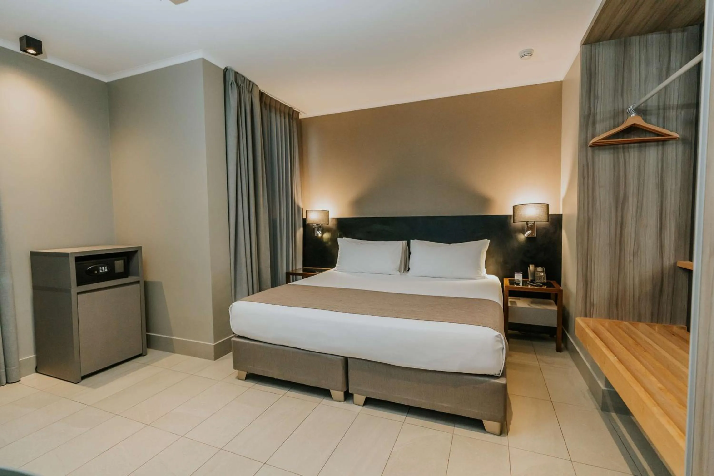 Bedroom, Bed in Best Western Ferrat