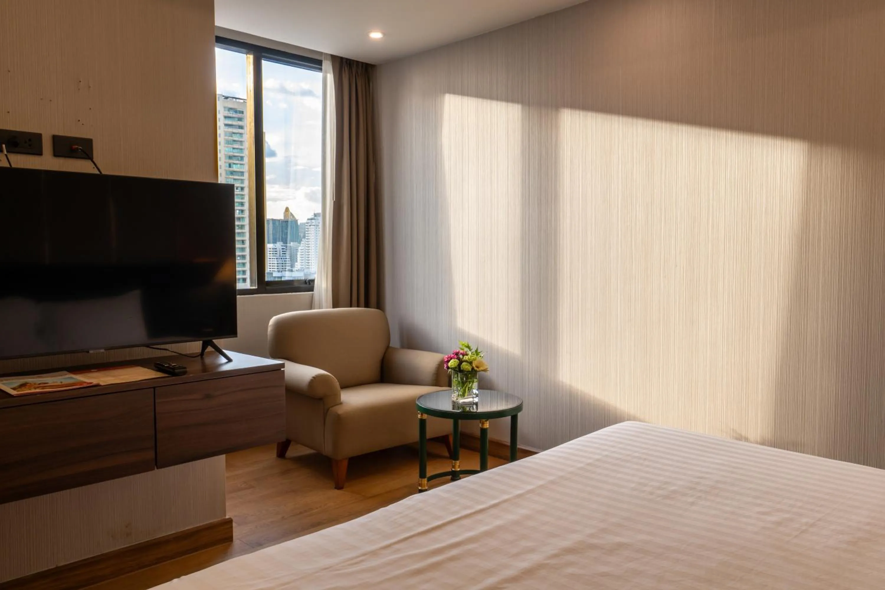 Bedroom, Bed in Rembrandt Residences Bangkok