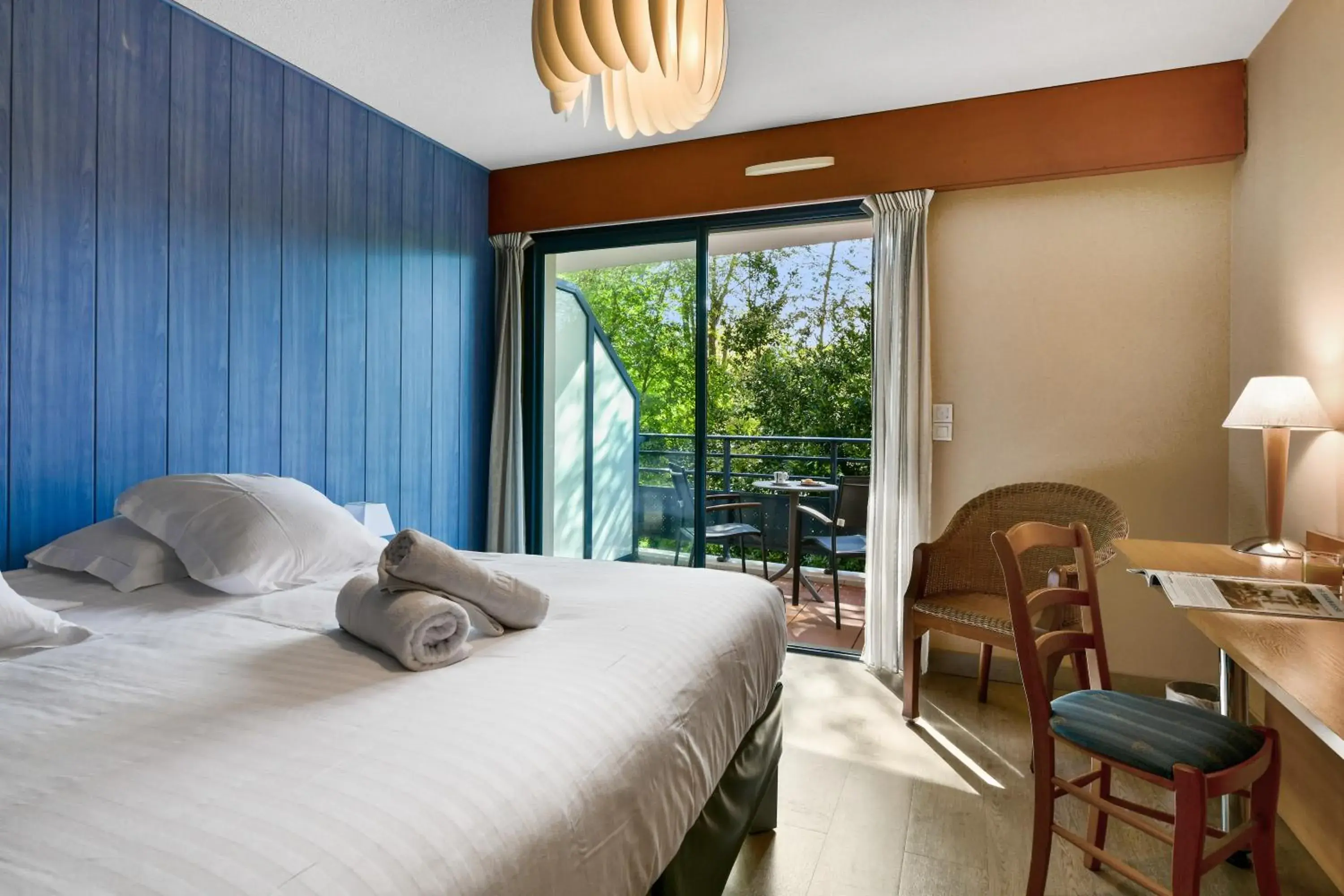 South-facing Double Room in Hotel Le Pavillon Bleu South-facing Double Room in Hotel Le Pavillon Bleu