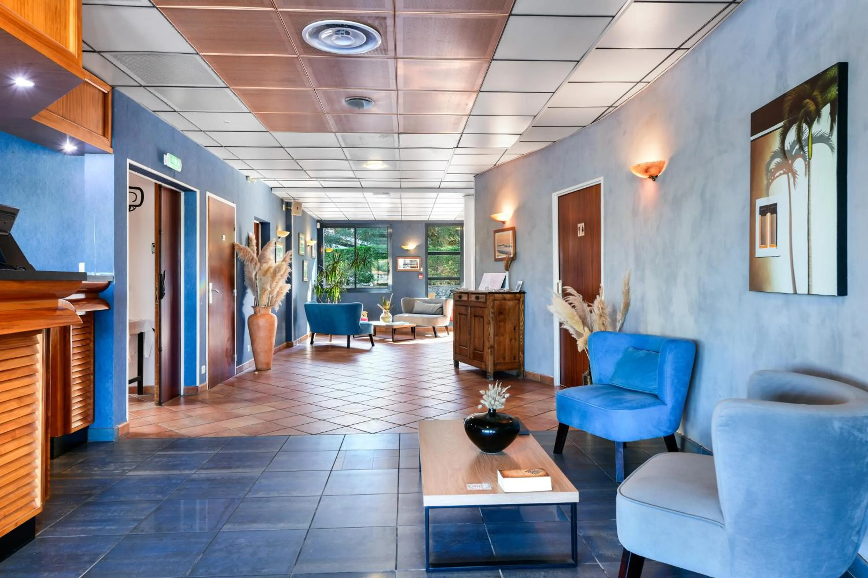 Living room in Hotel Le Pavillon Bleu
