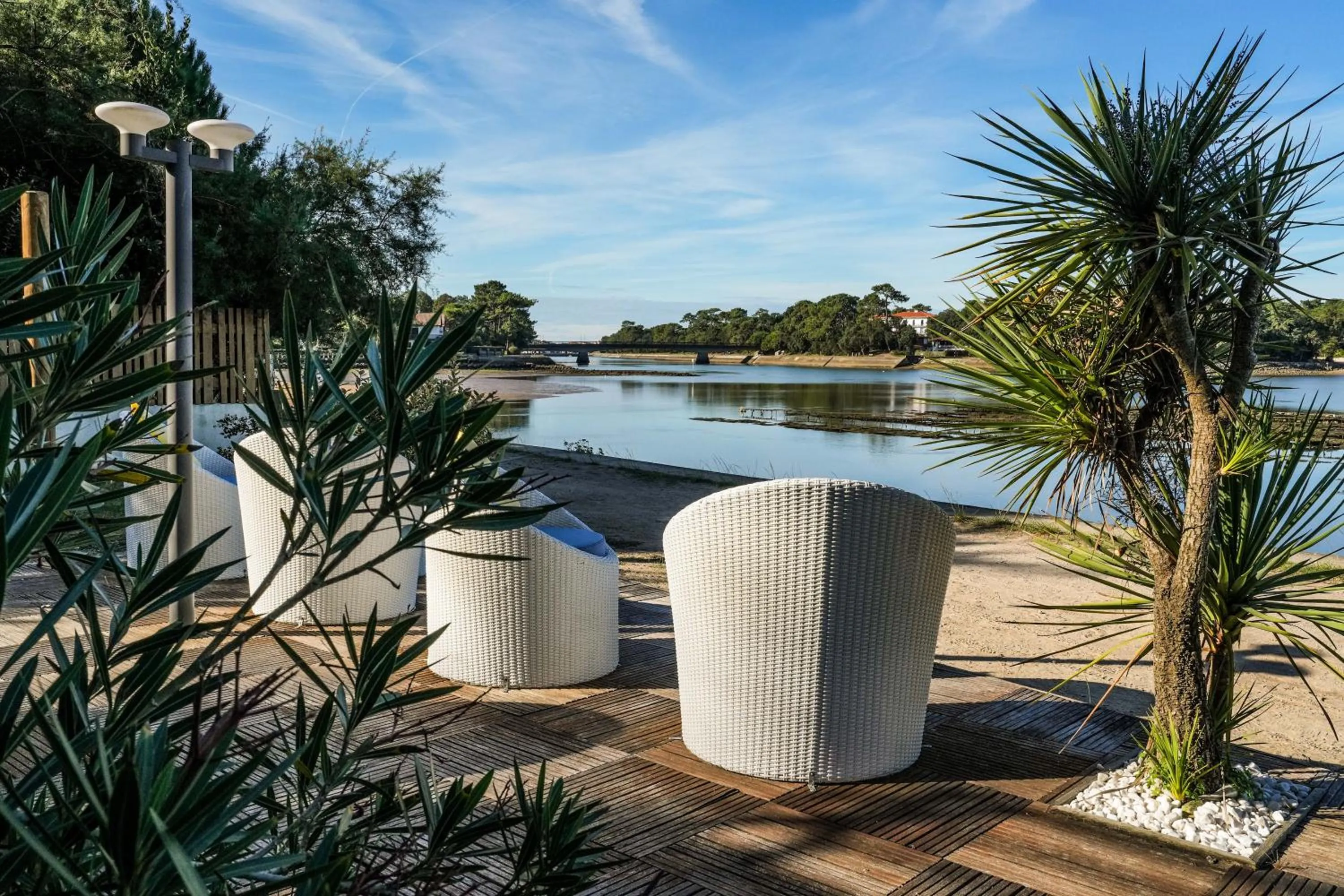 Patio in Hotel Le Pavillon Bleu