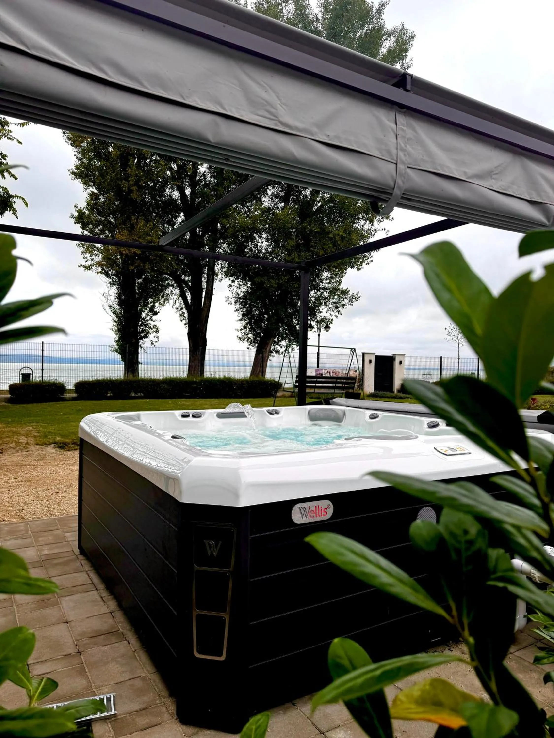 Hot Tub in PLAGE-ON Panzió