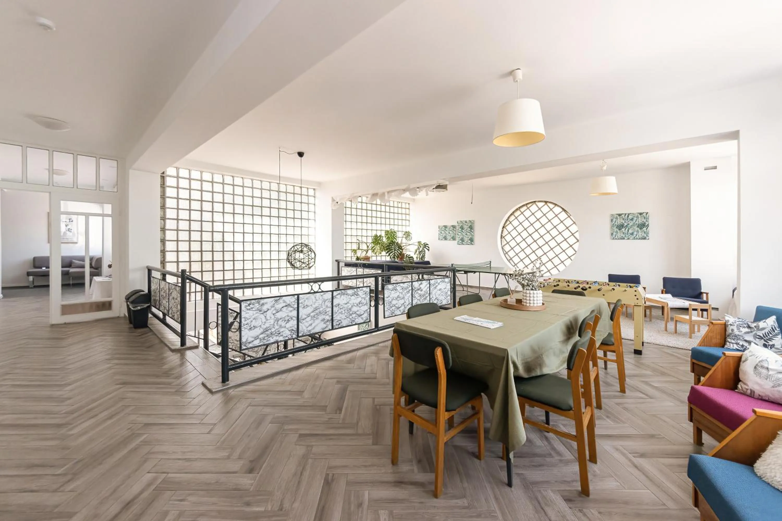 Communal lounge/ TV room in PLAGE-ON Panzió