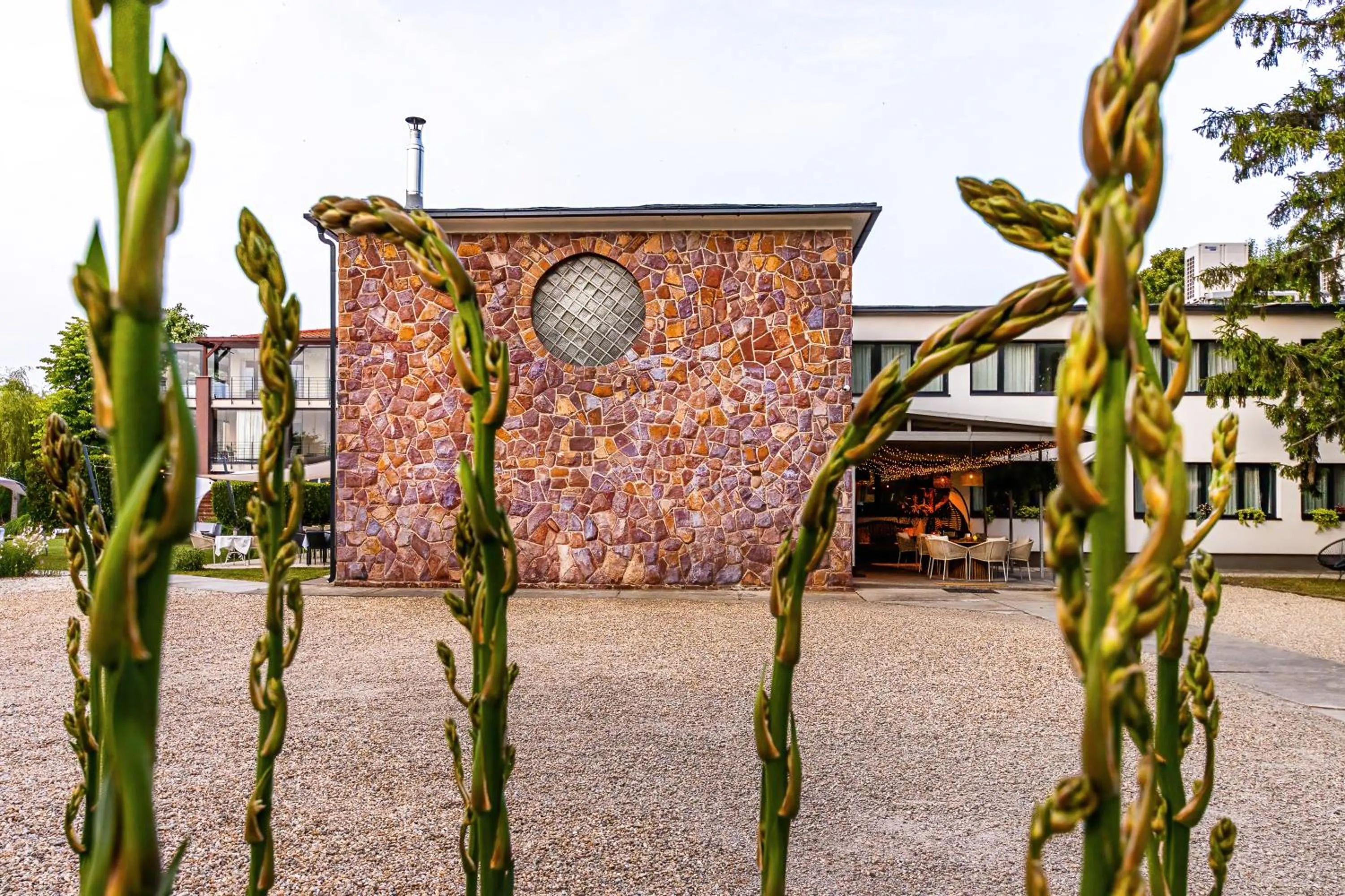 Property building in PLAGE-ON Panzió