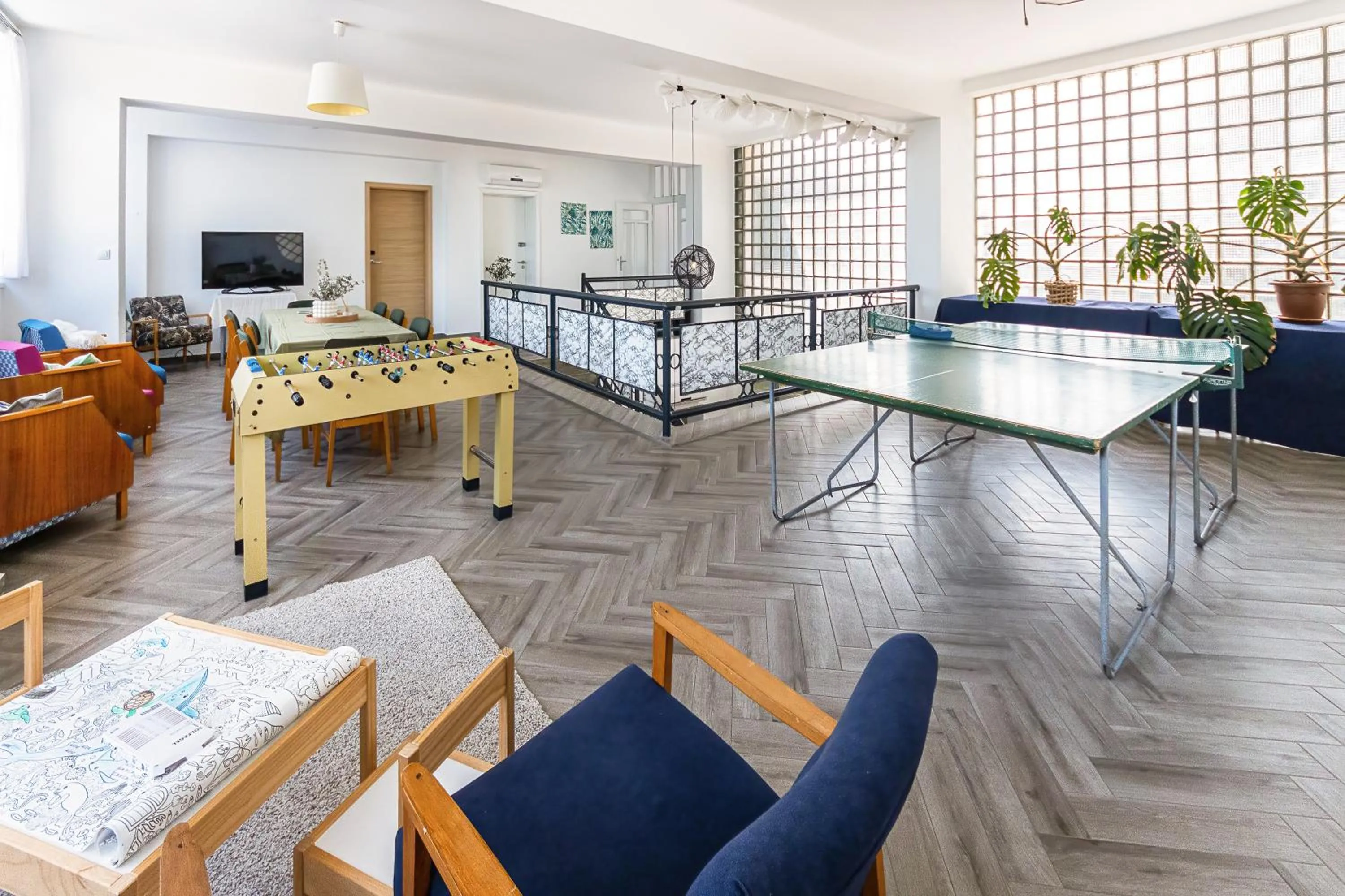 Communal lounge/ TV room in PLAGE-ON Panzió