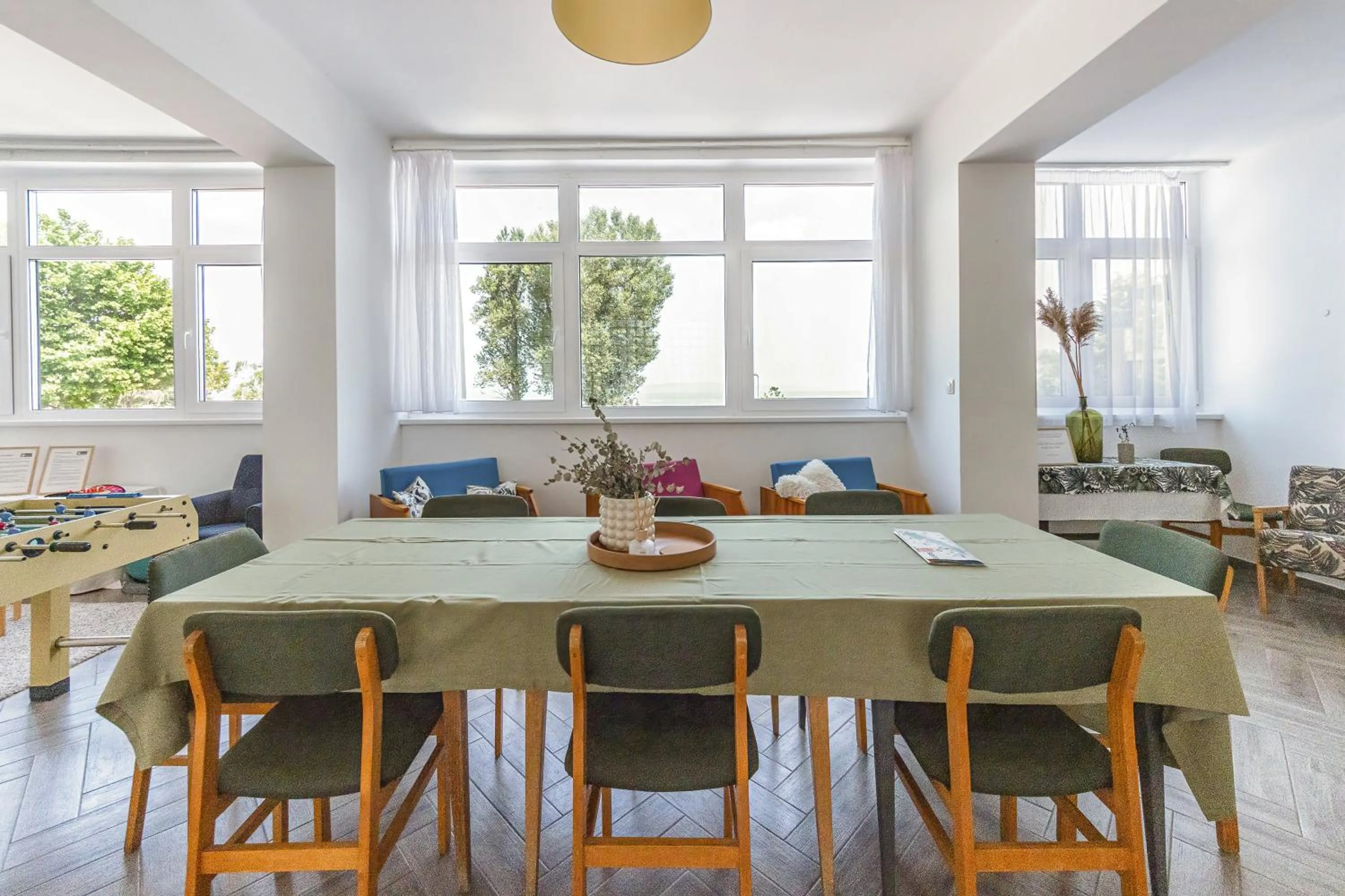 Communal lounge/ TV room in PLAGE-ON Panzió