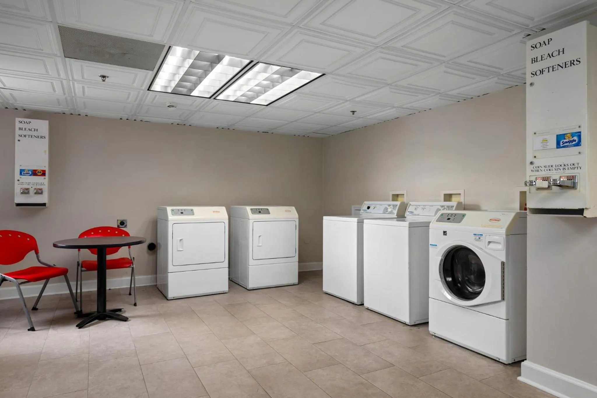 laundry in Club Wyndham Avenue Plaza