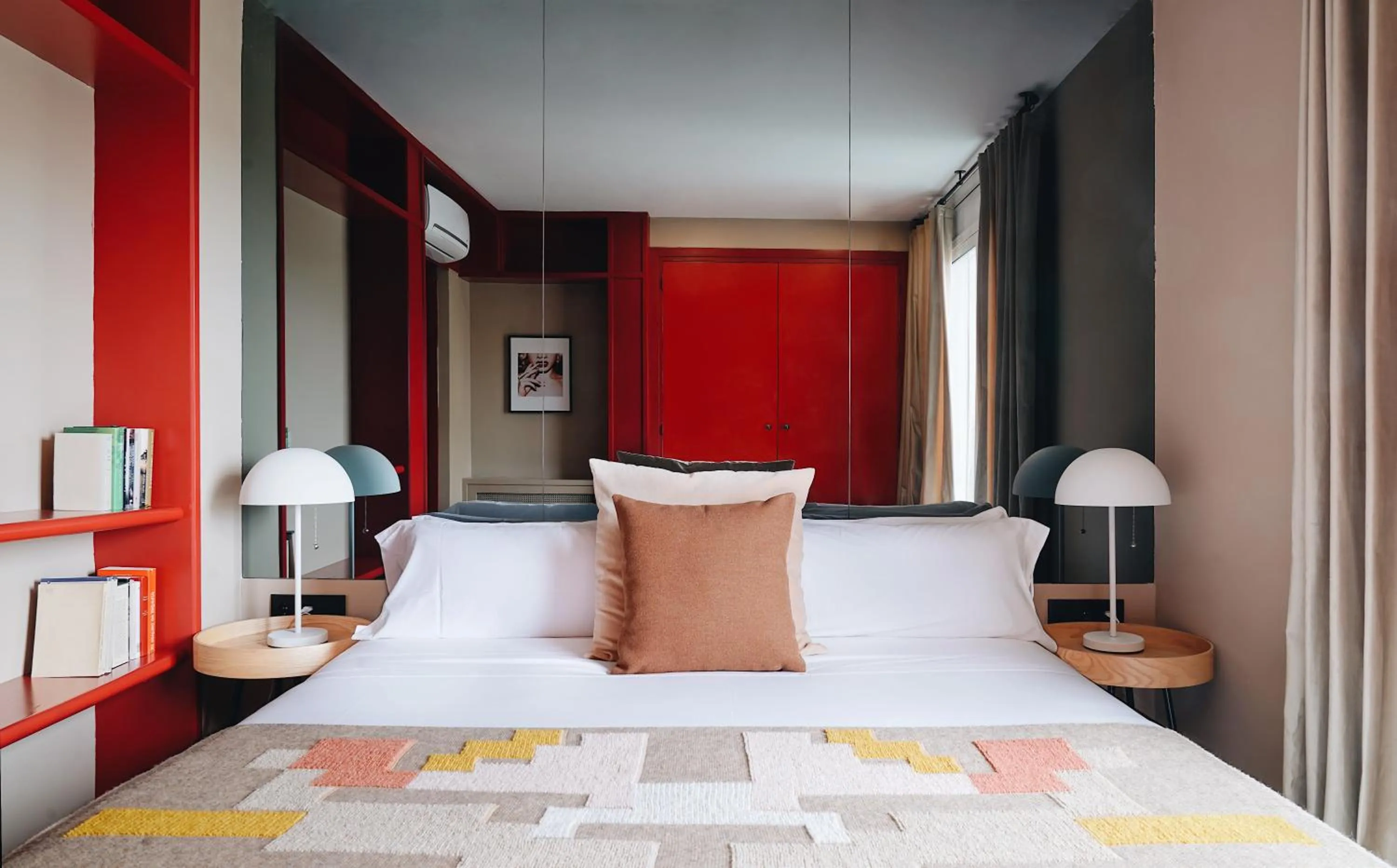 Photo of the whole room, Bed in Isabella's House