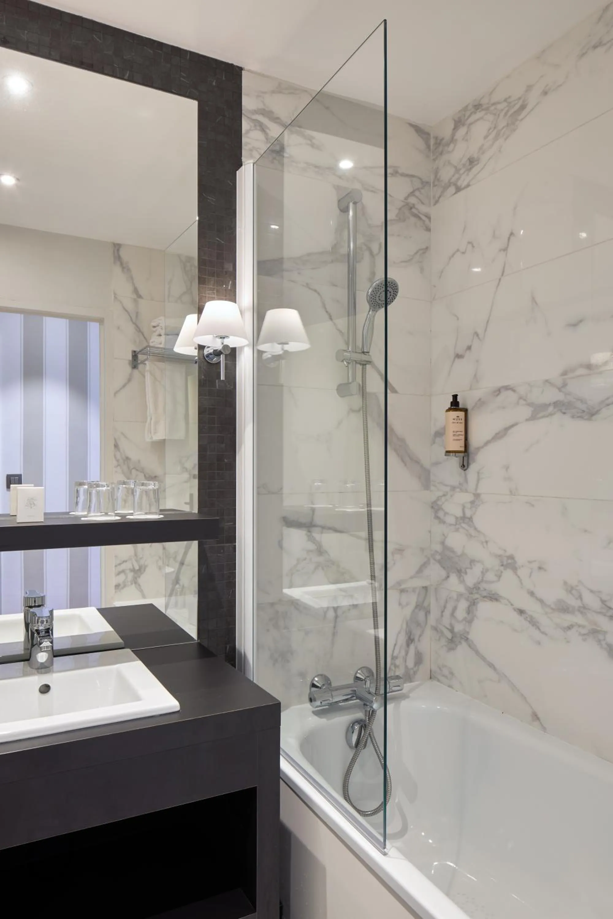 Bathroom in Le Château de la Tour