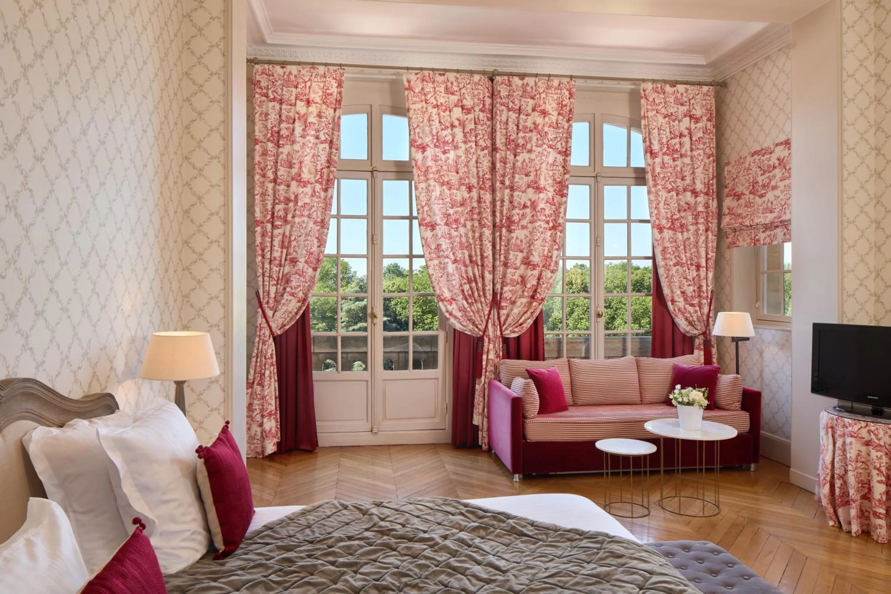 Bedroom, Bed in Le Château de la Tour