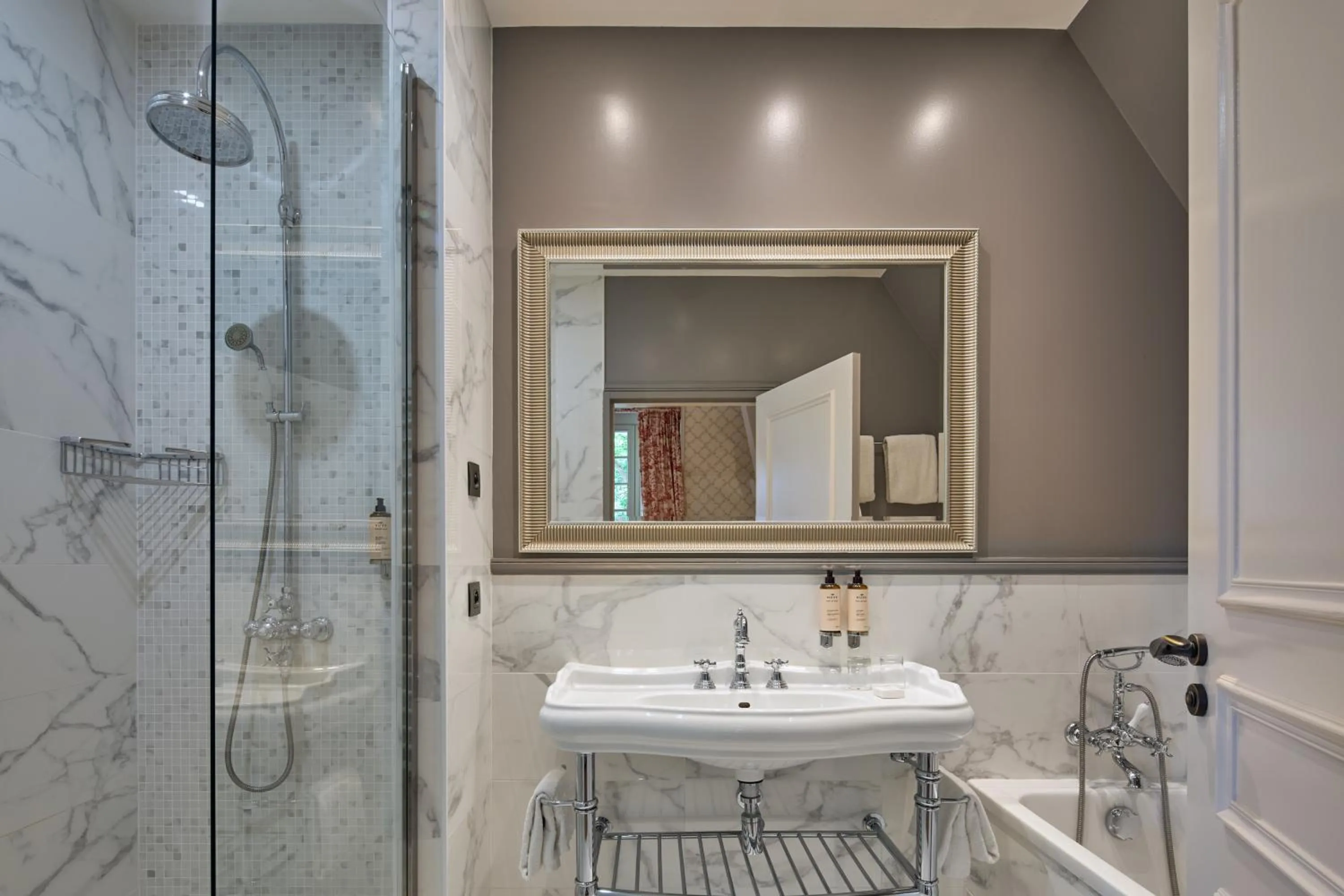 Bathroom in Le Château de la Tour