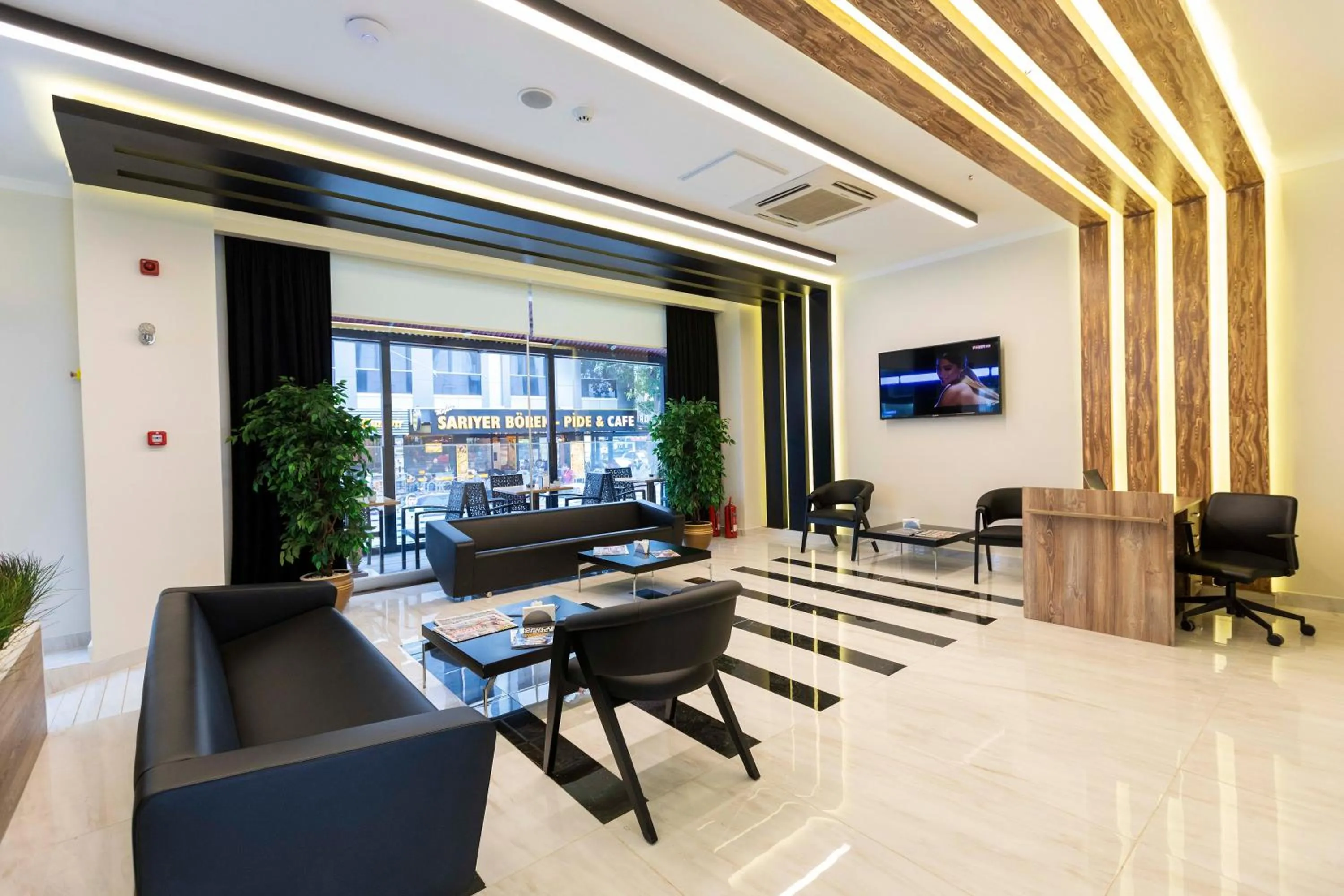 Lobby or reception in World Point Hotel Besyol