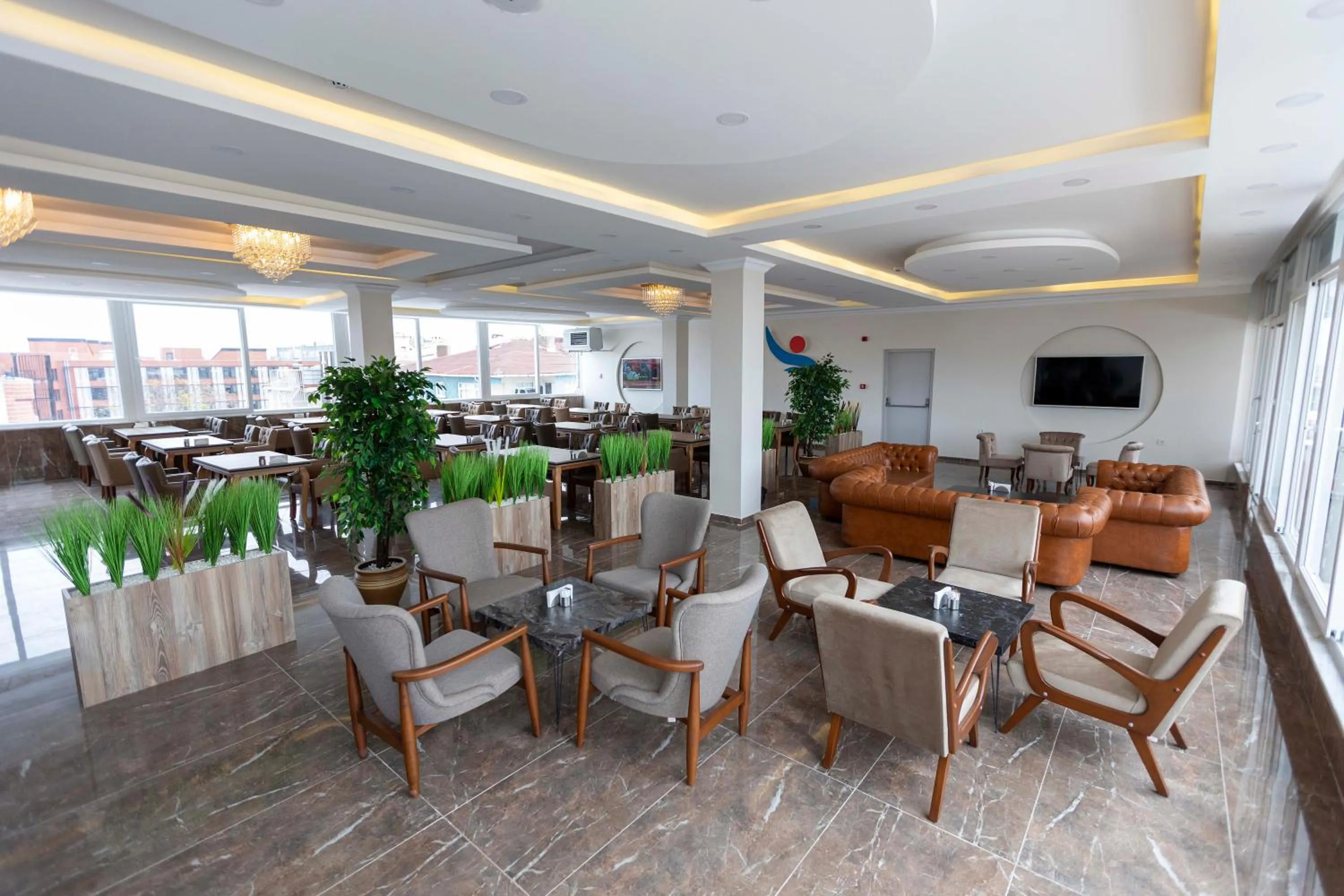 Restaurant/places to eat in World Point Hotel Besyol
