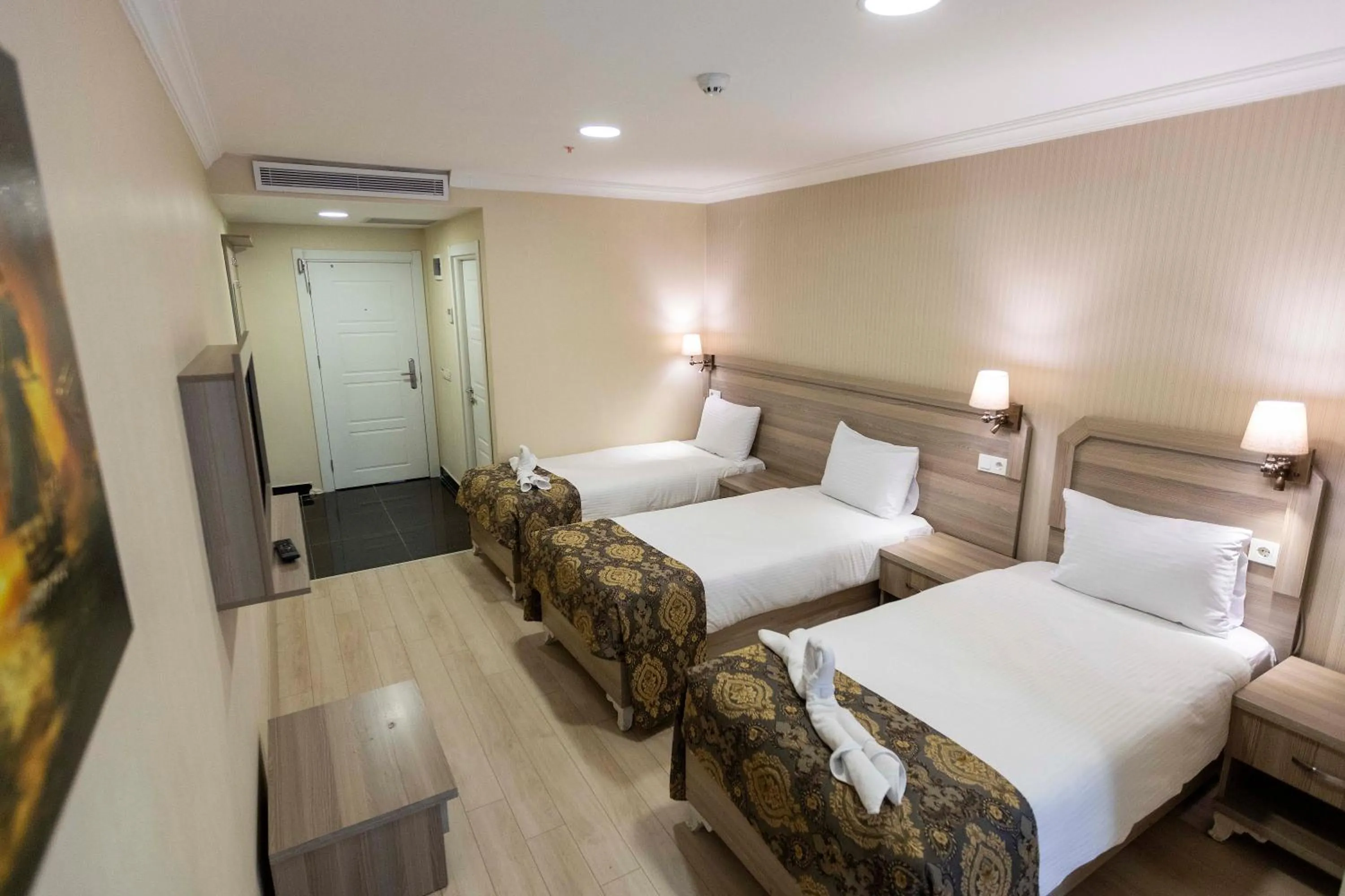 Photo of the whole room, Bed in World Point Hotel Besyol