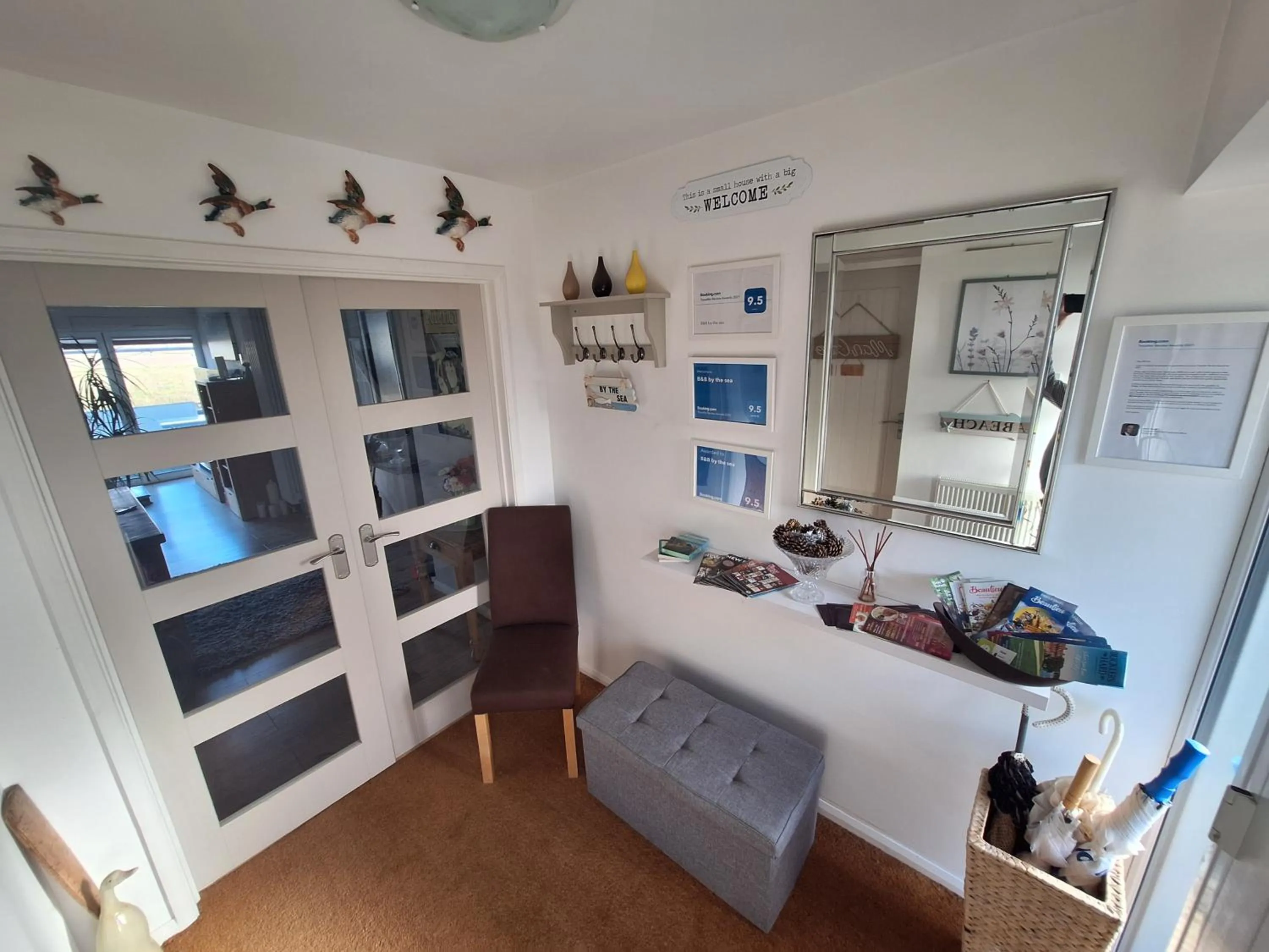 By the sea, home from home sleeps 6