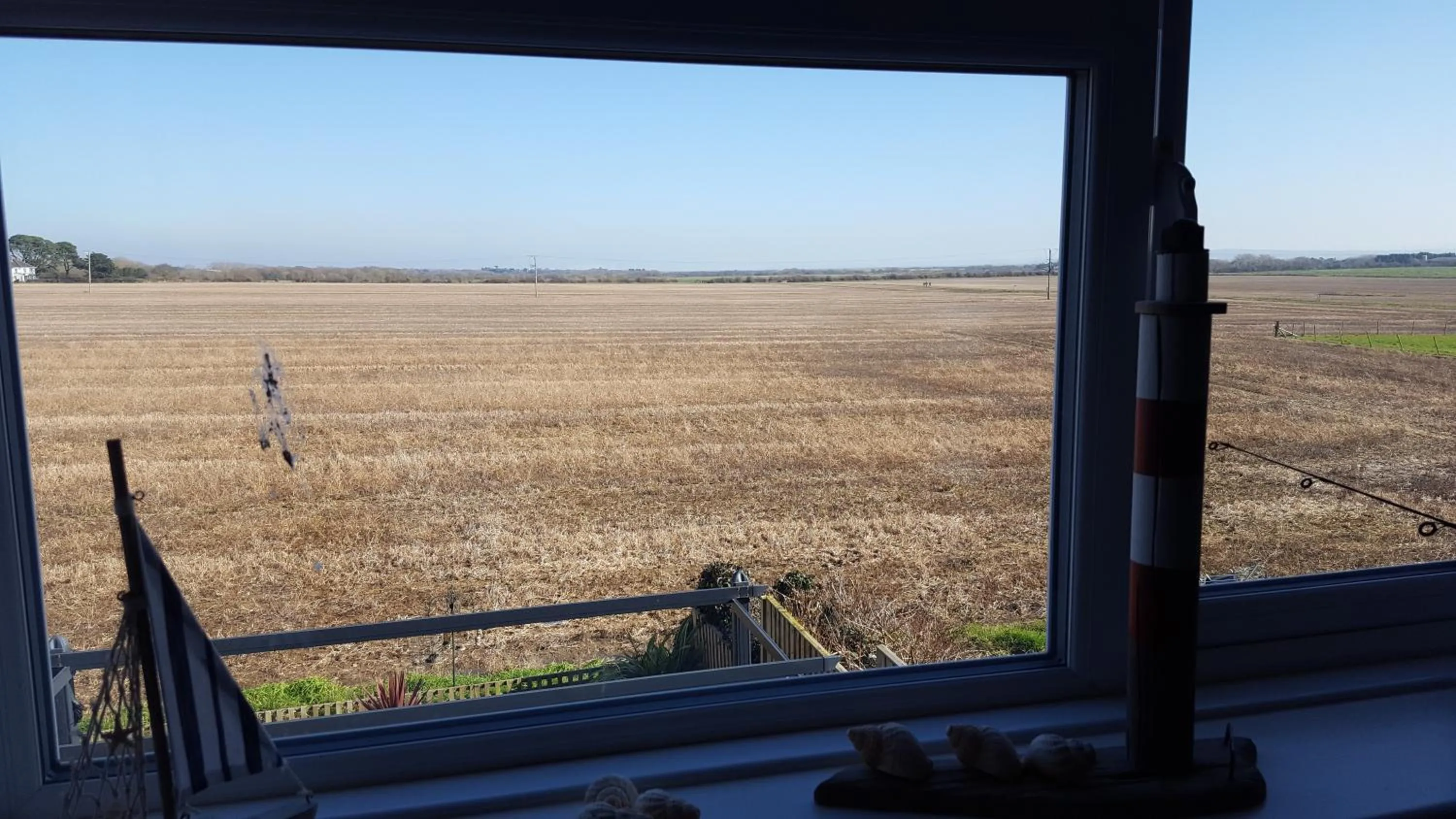 By the sea, home from home sleeps 6