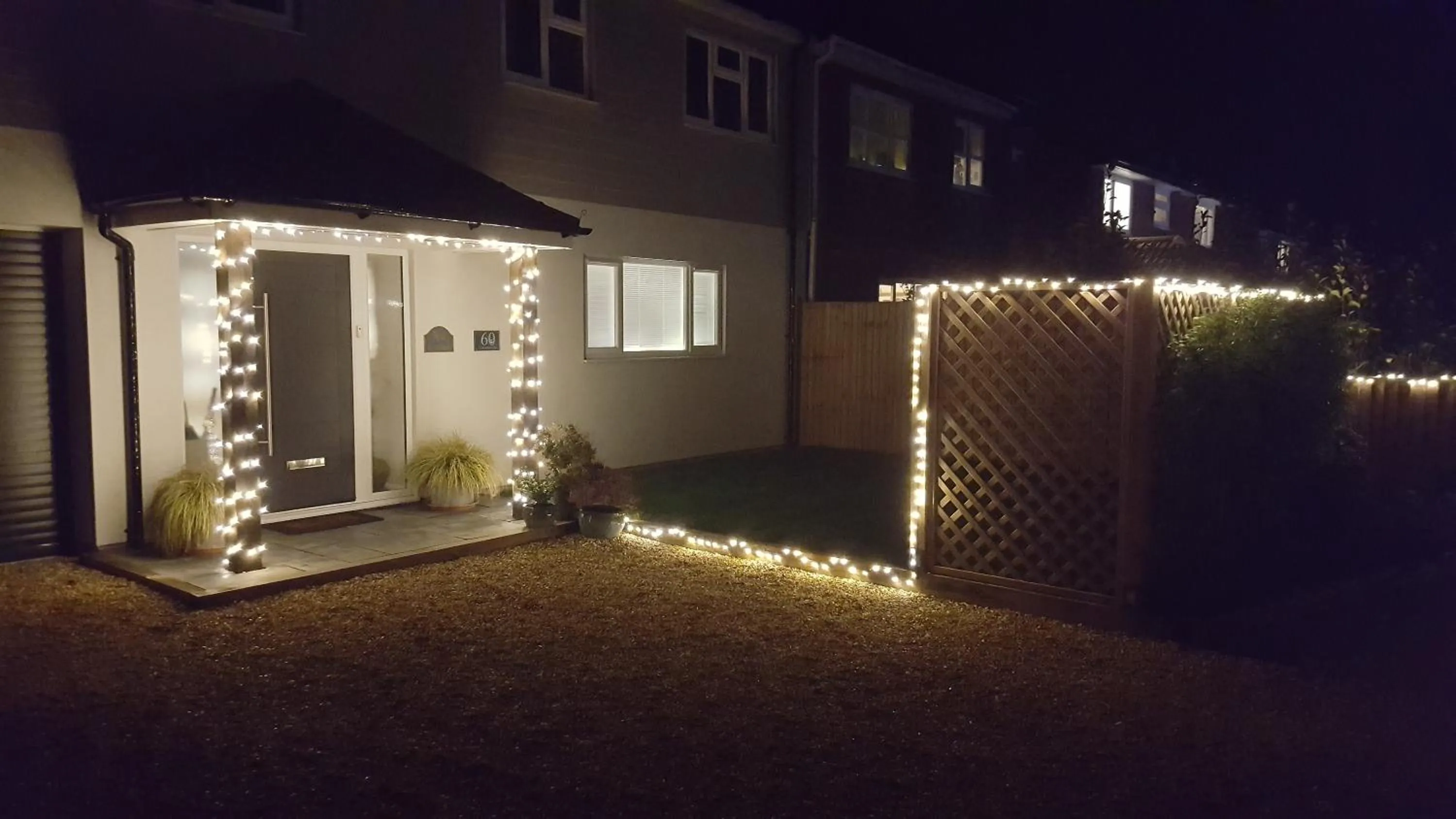 By the sea, home from home sleeps 6