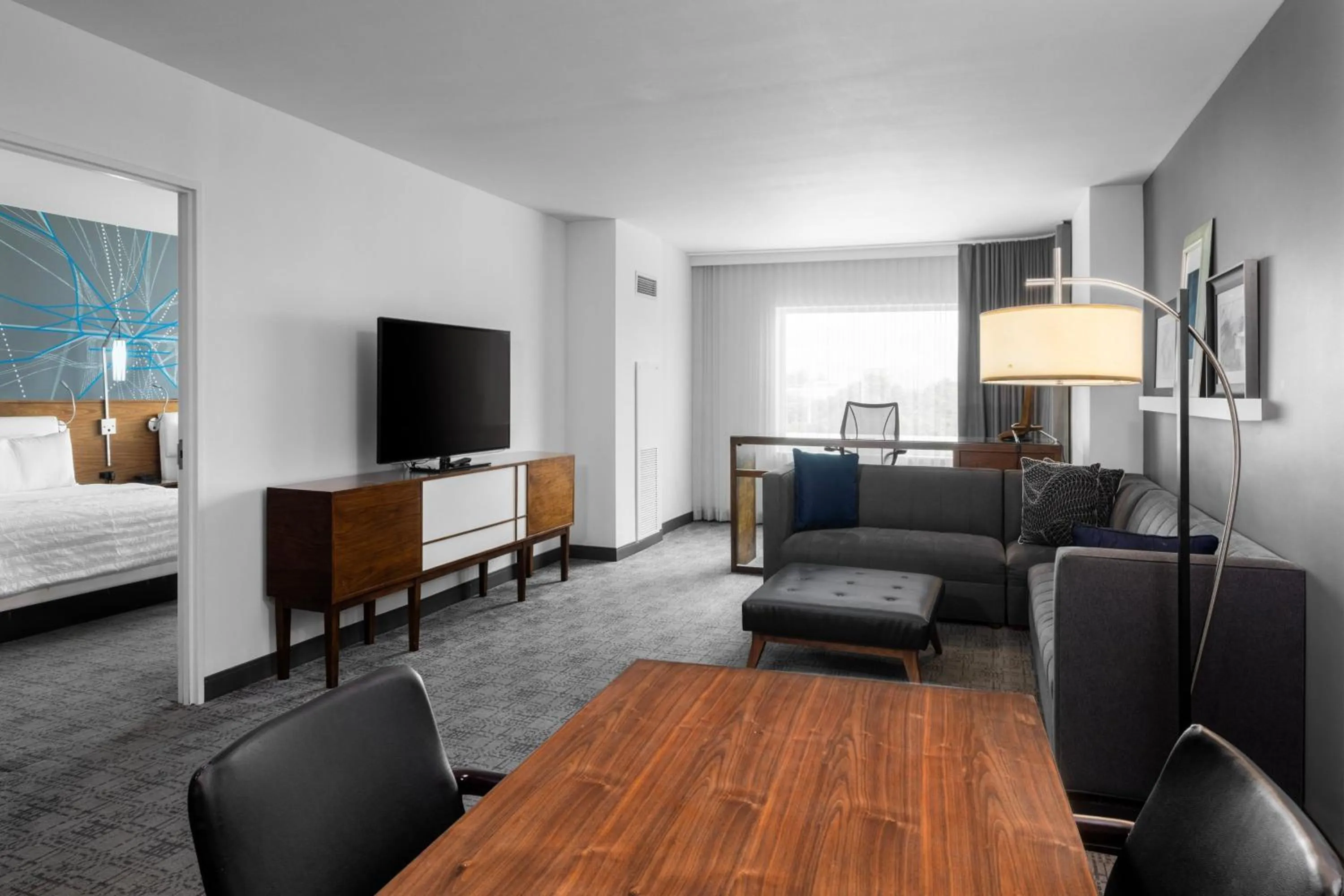 Photo of the whole room, Bed in Le Meridien Atlanta Perimeter