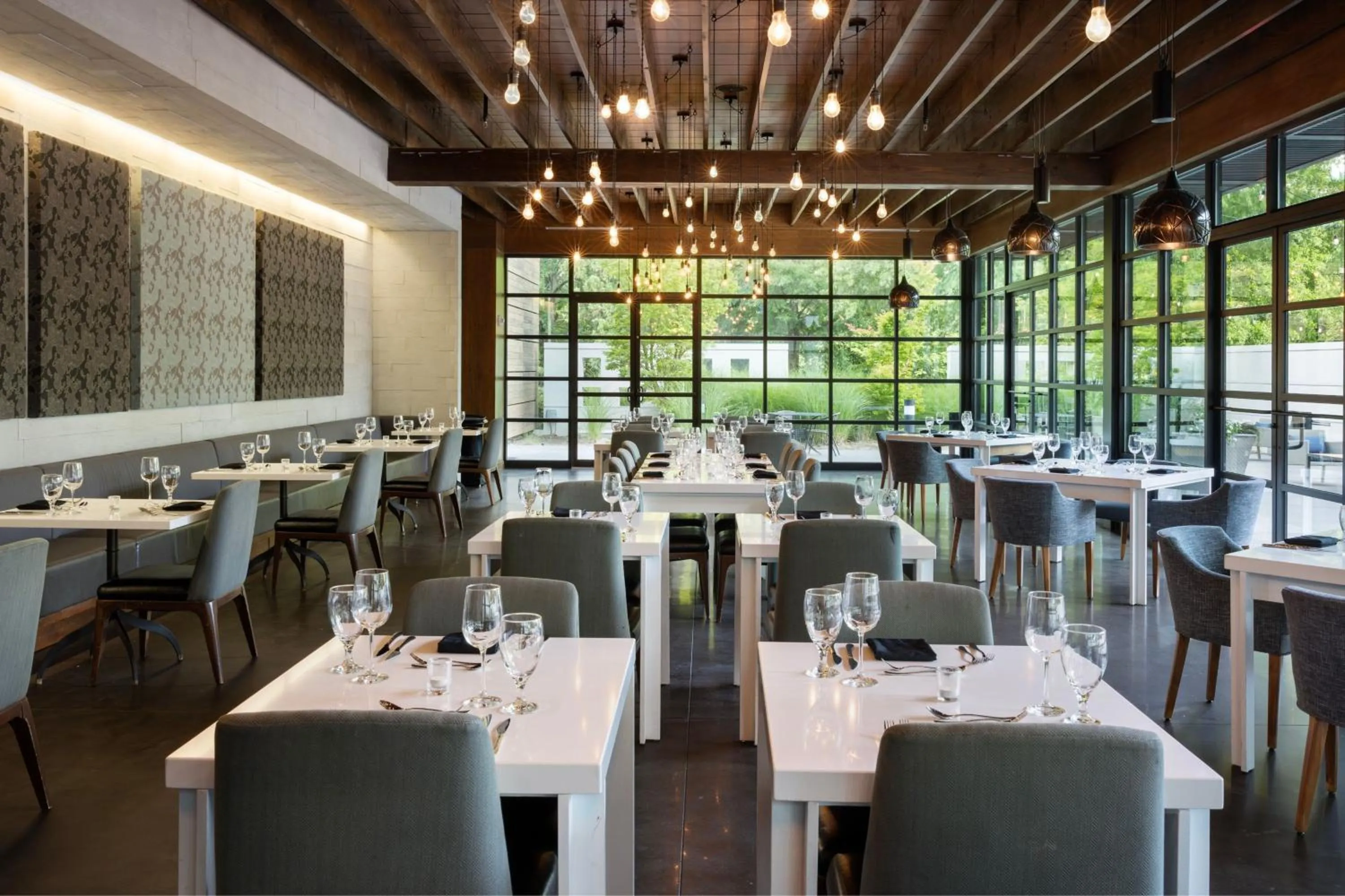 Restaurant/places to eat in Le Meridien Atlanta Perimeter