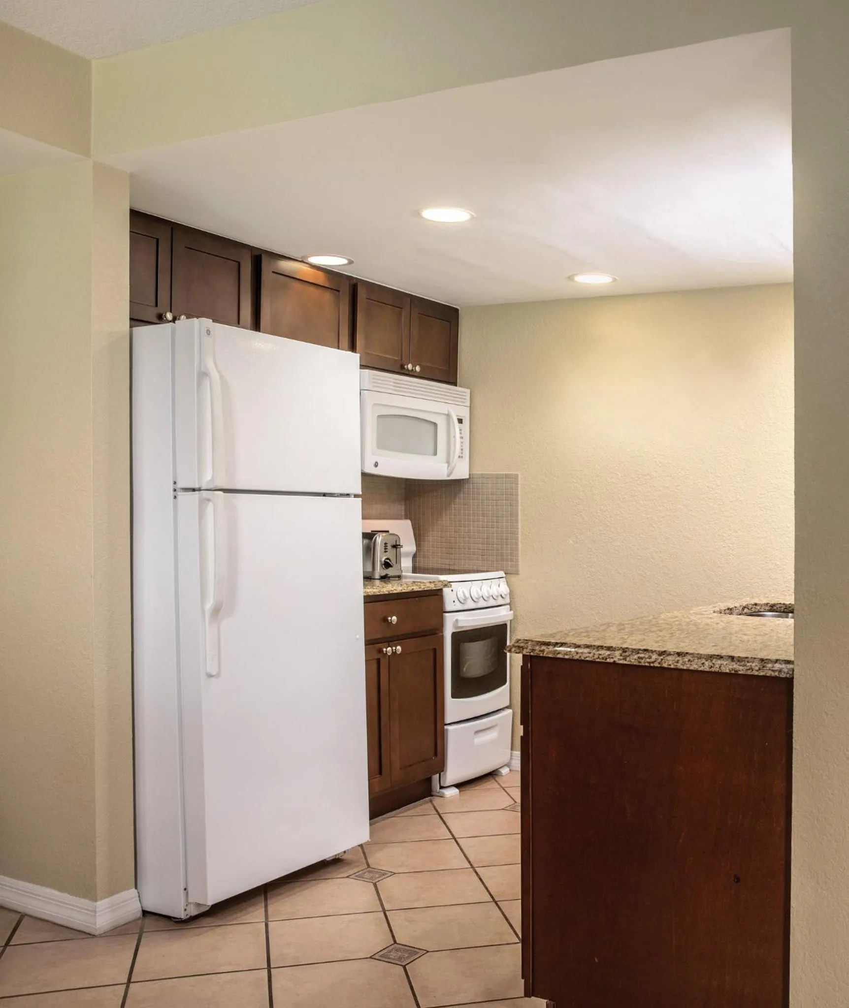 Kitchen or kitchenette in Club Wyndham Palm-Aire