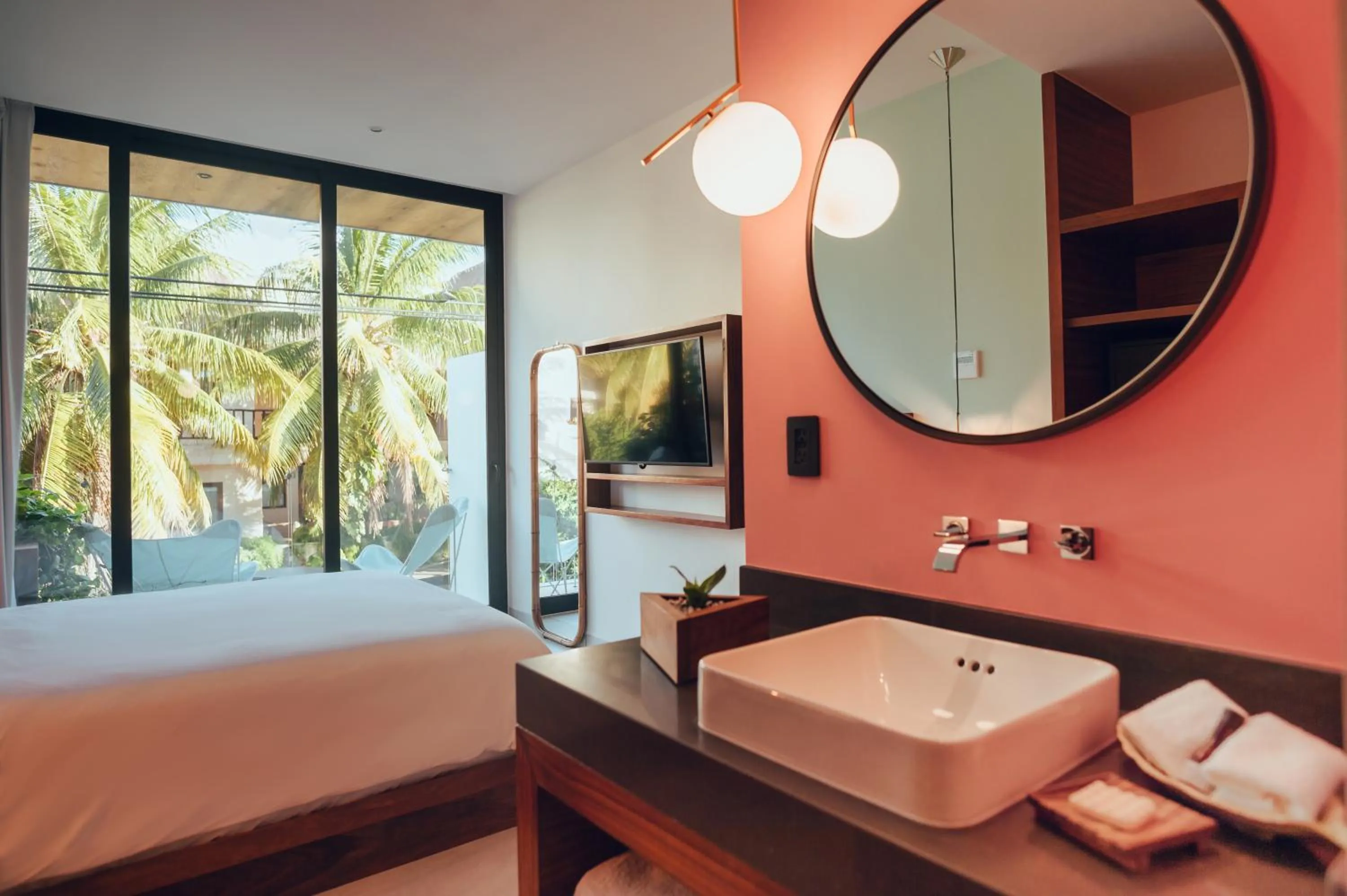 Bathroom, Bed in CALIXTA Hotel