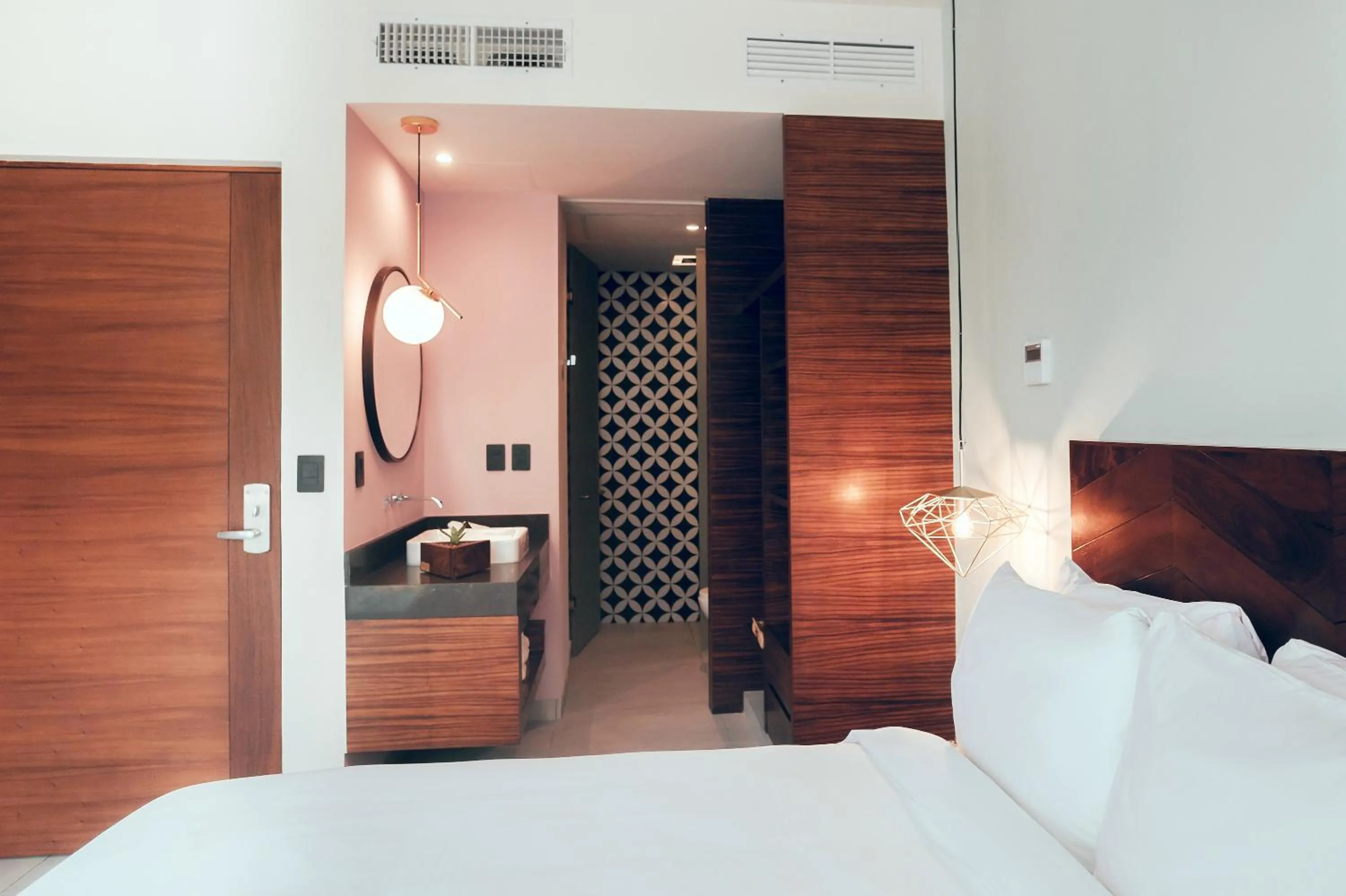 Photo of the whole room, Bed in CALIXTA Hotel