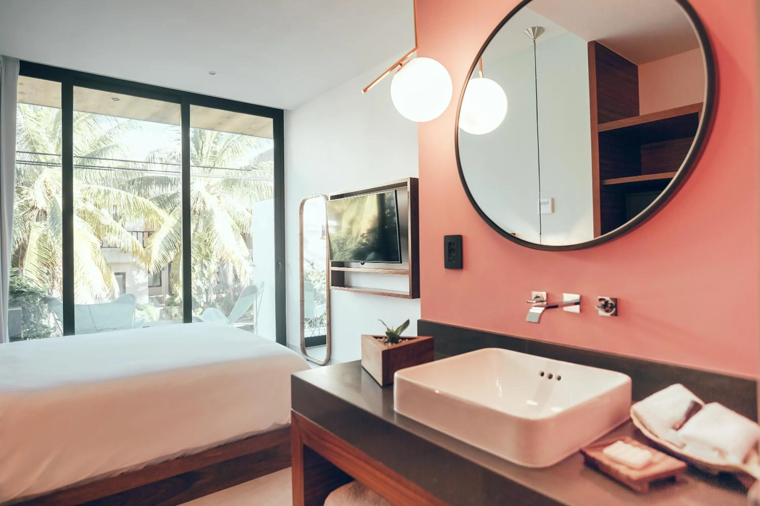 Photo of the whole room, Bed in CALIXTA Hotel