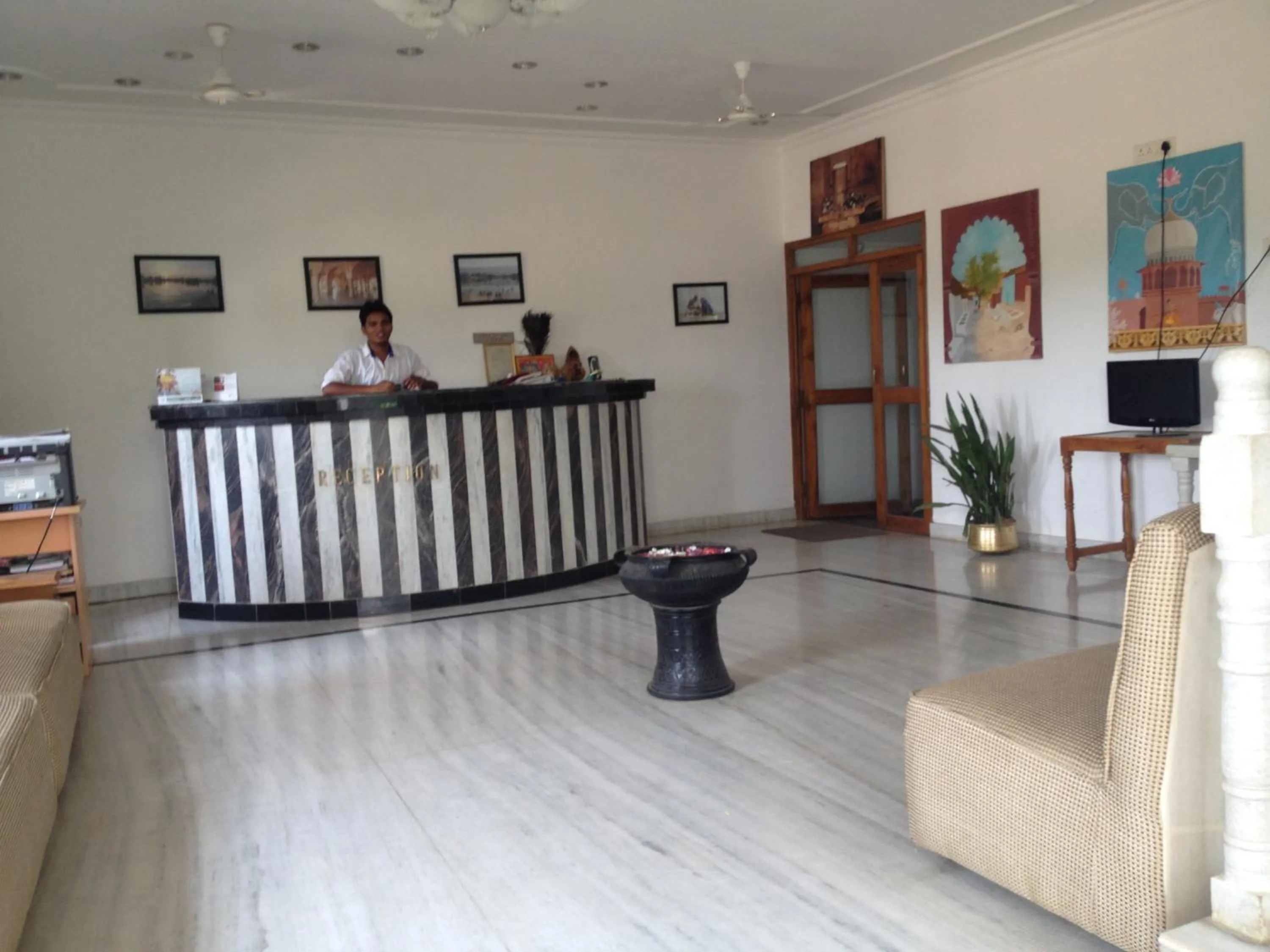 Staff in Hotel isabel Palace