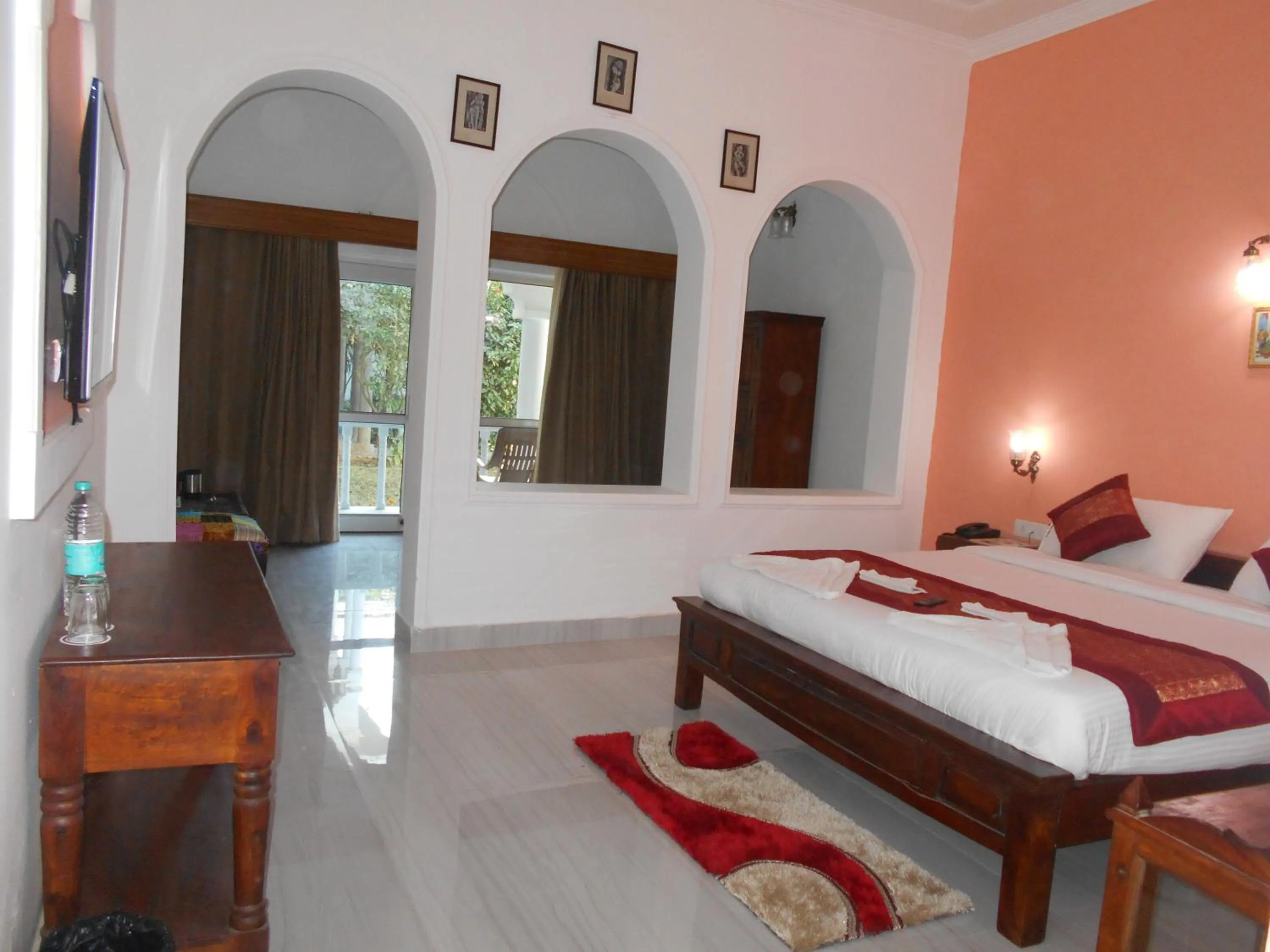 Photo of the whole room, Bed in Hotel isabel Palace