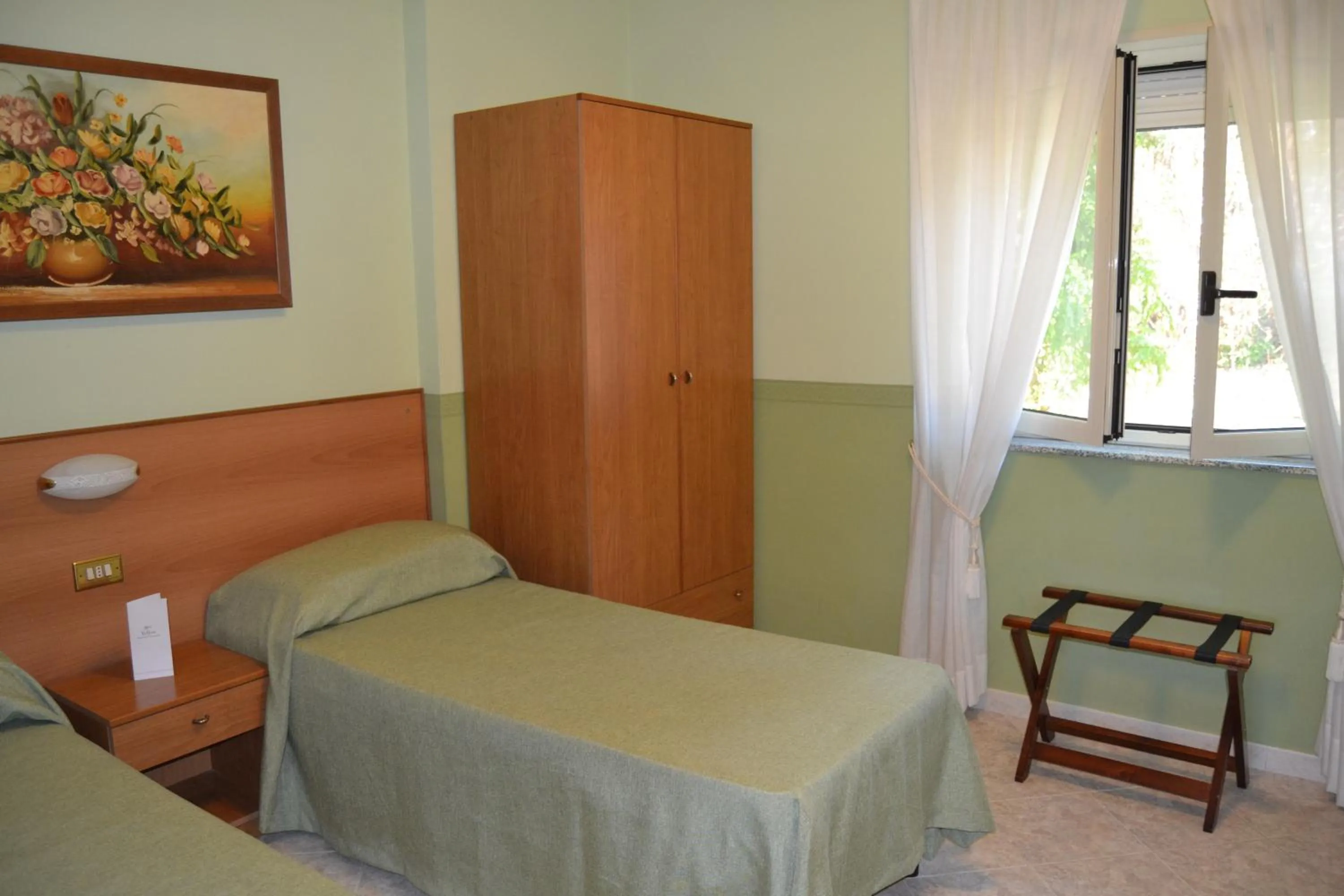 Photo of the whole room, Bed in Yellow Park Hotel