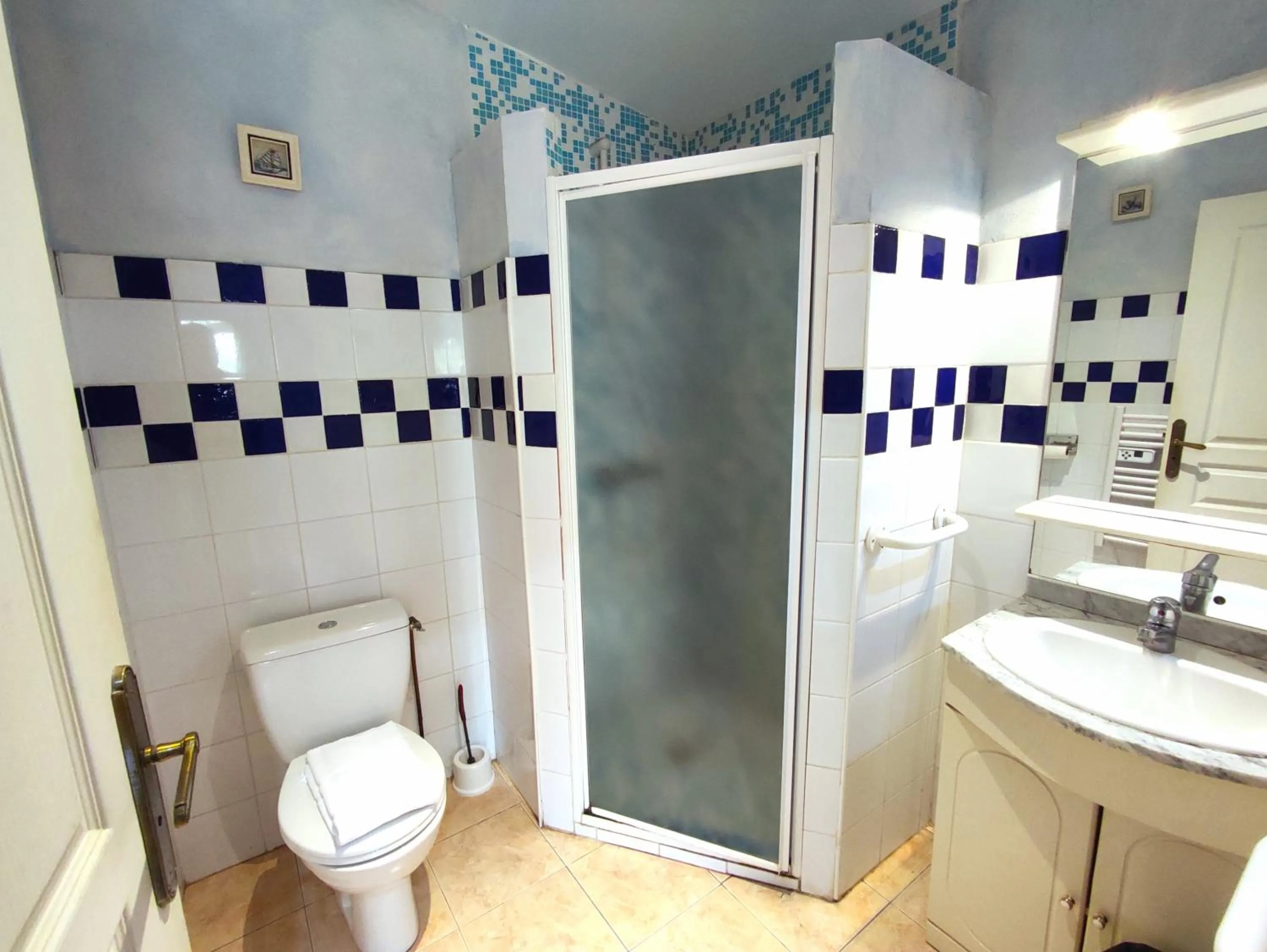 Shower in La Maison de Tari