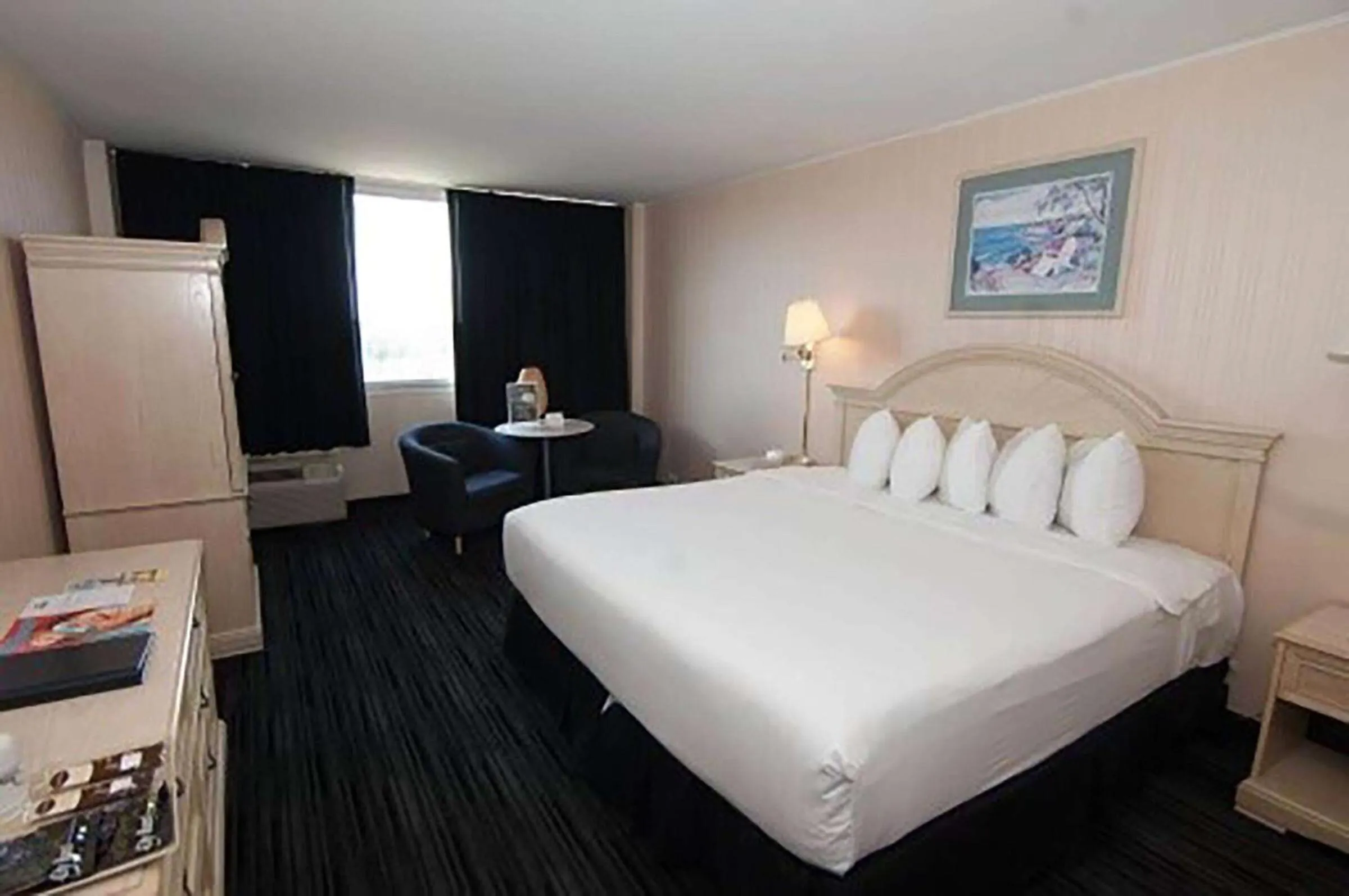 Photo of the whole room, Bed in Meadowlands View Hotel