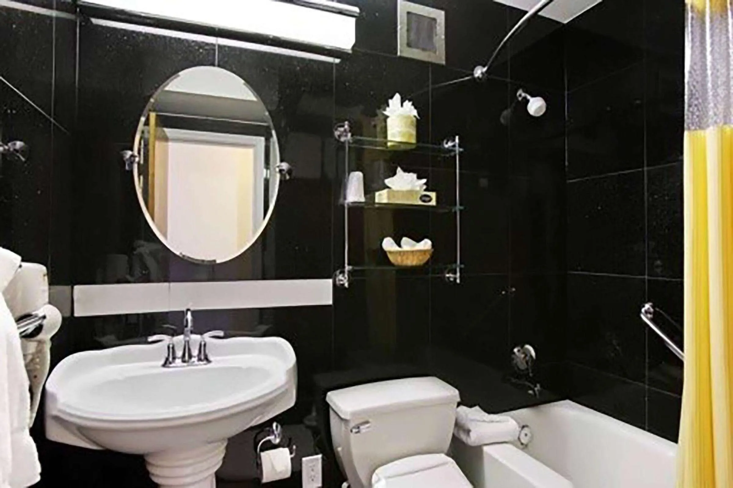 TV and multimedia in Meadowlands View Hotel