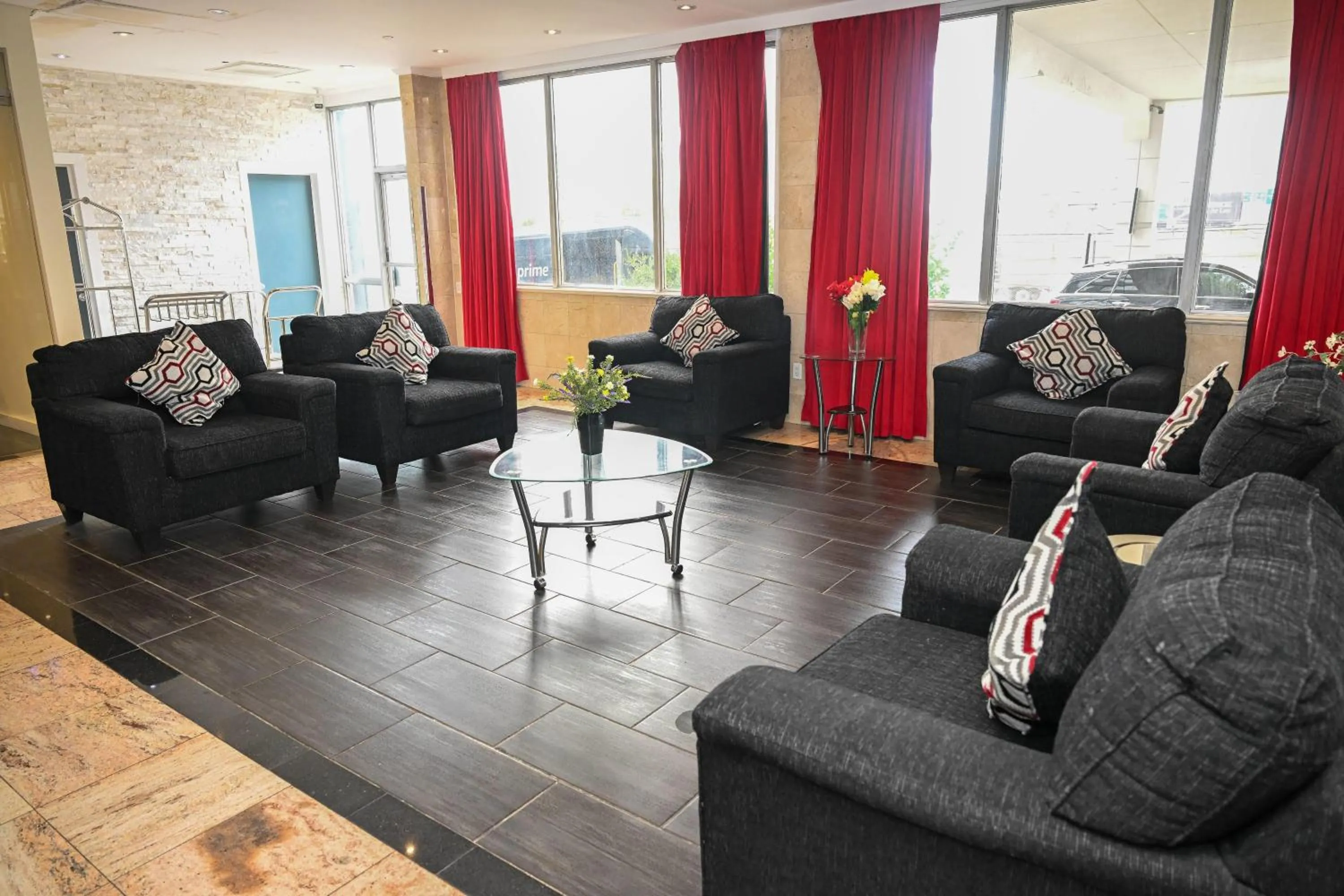 Lobby or reception in Ramada by Wyndham North Bergen