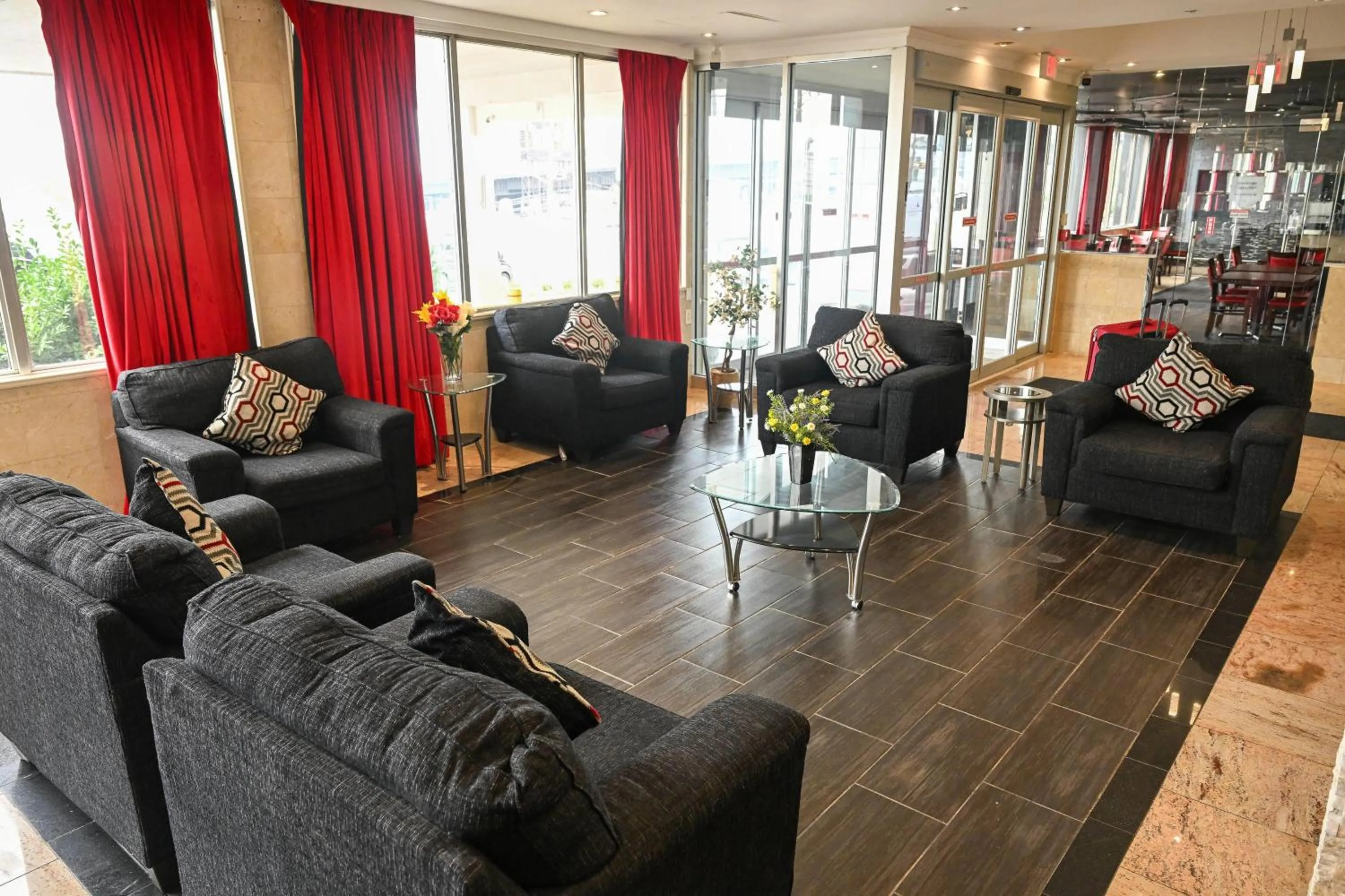 Lobby or reception in Ramada by Wyndham North Bergen