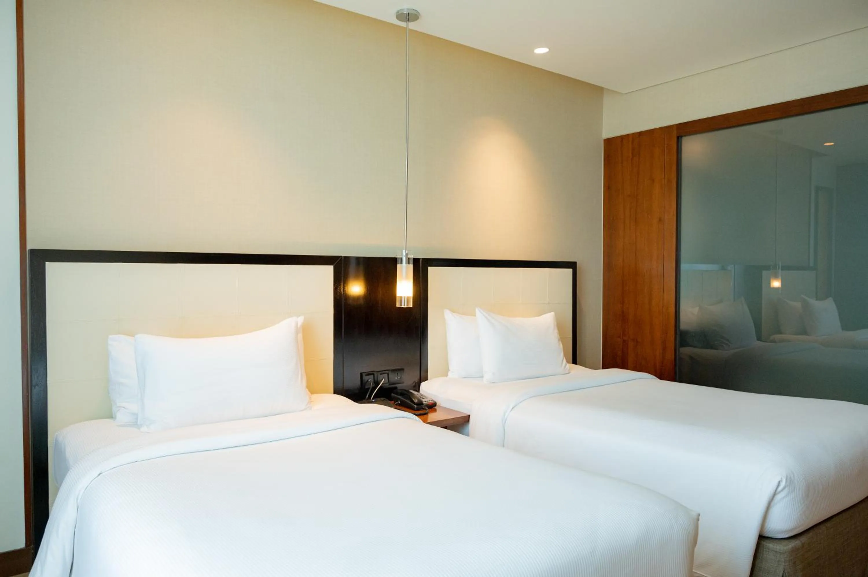 Photo of the whole room, Bed in DoubleTree by Hilton-Pune Chinchwad