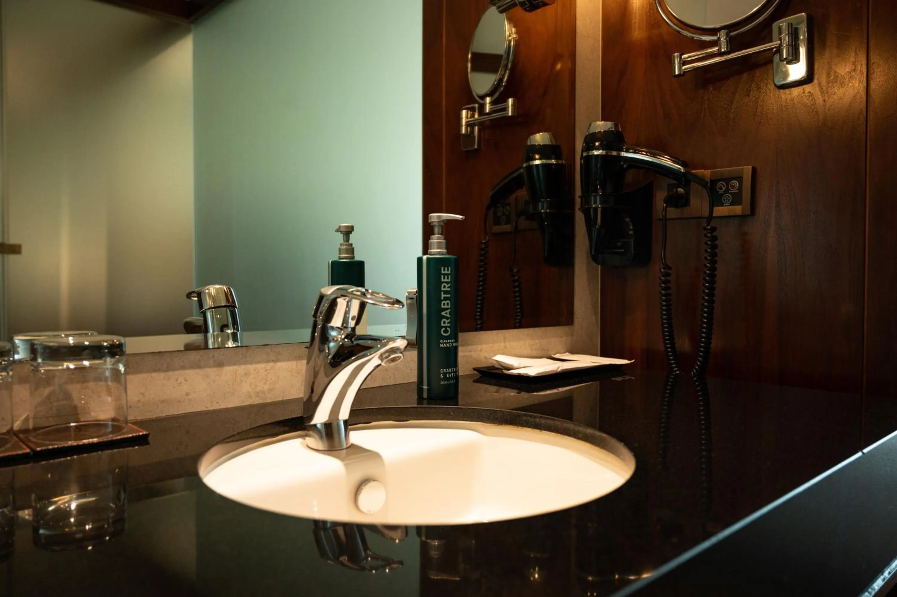 Bathroom in DoubleTree by Hilton-Pune Chinchwad