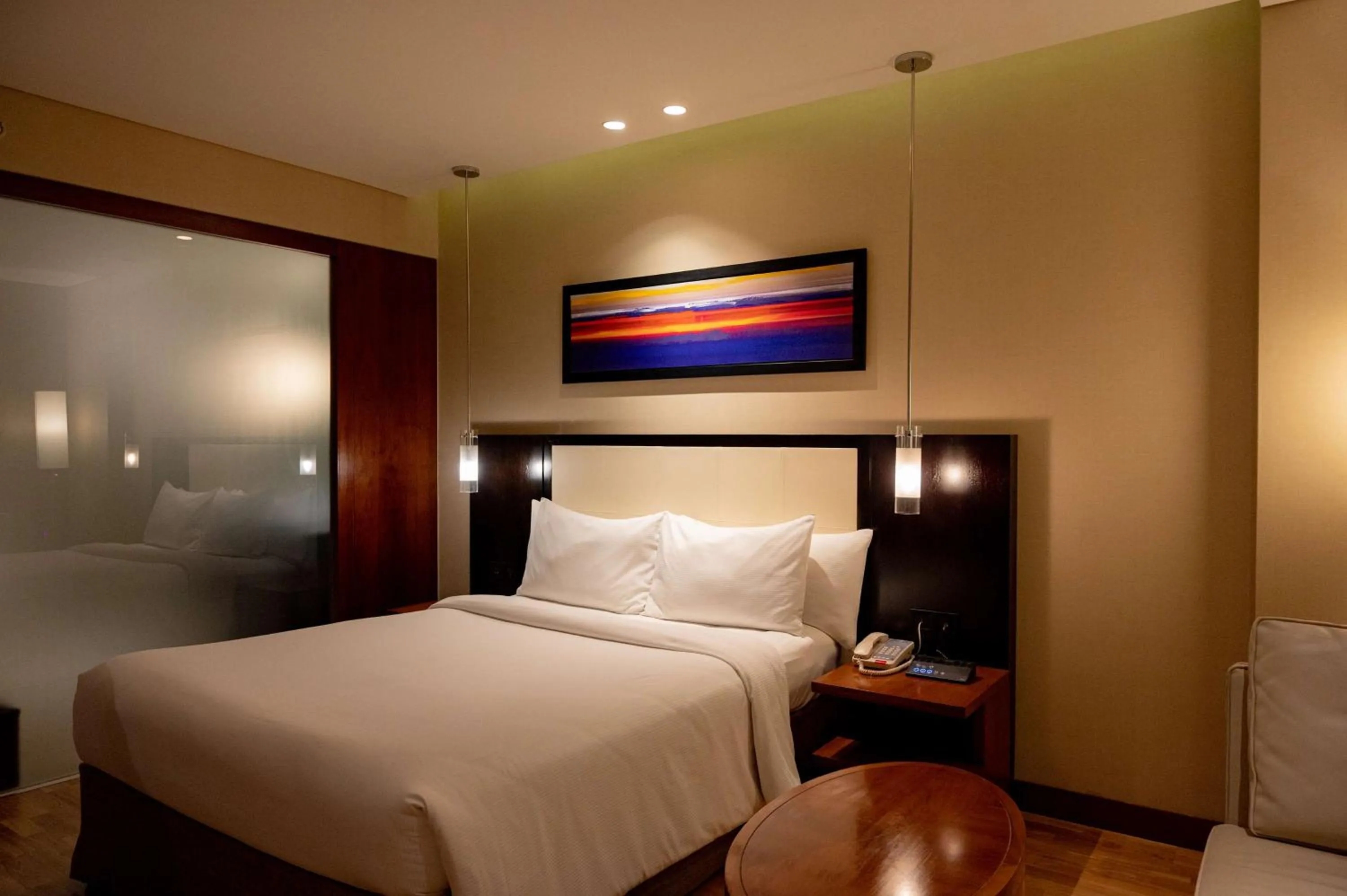Bed in DoubleTree by Hilton-Pune Chinchwad