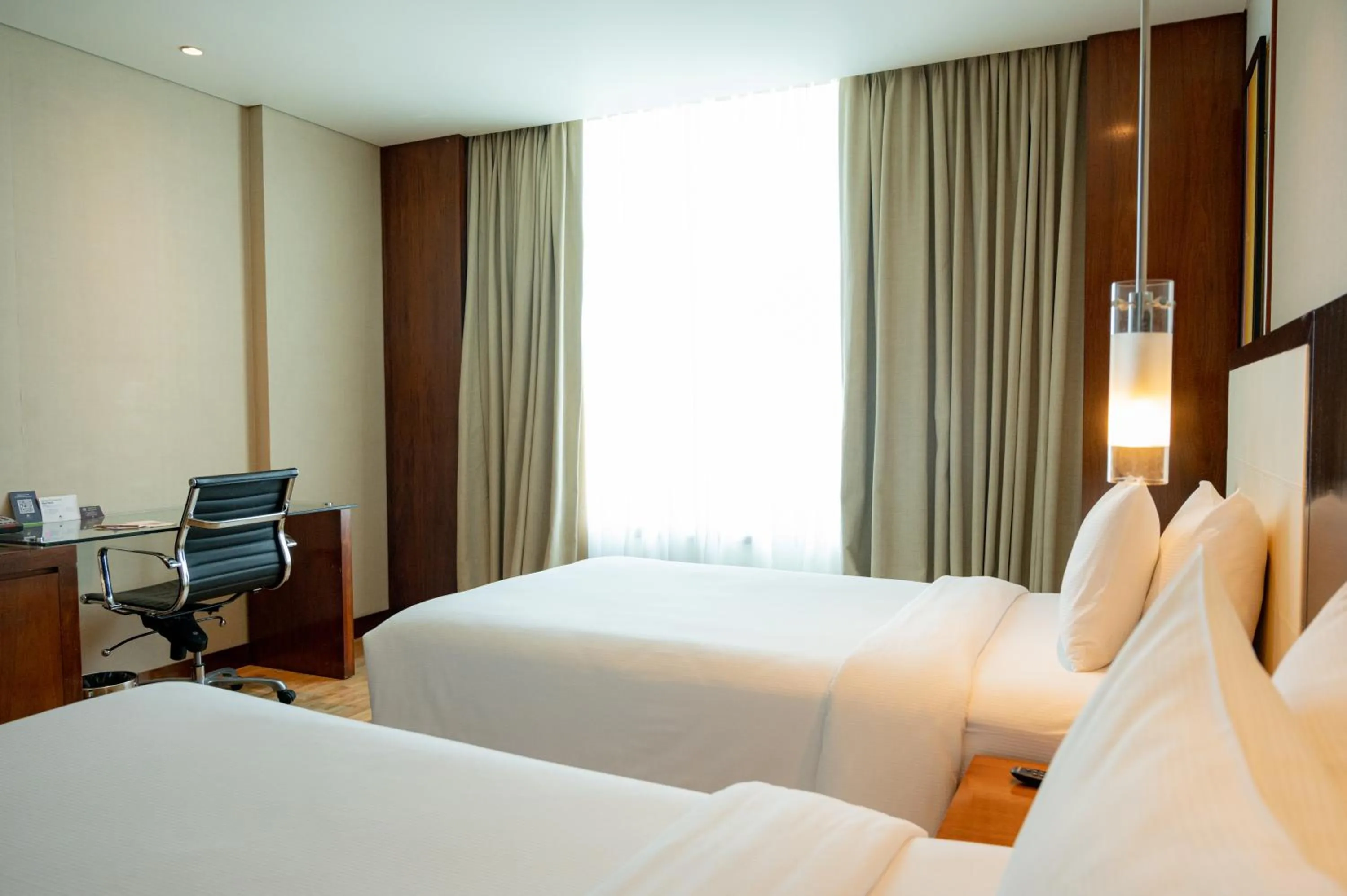 Photo of the whole room, Bed in DoubleTree by Hilton-Pune Chinchwad