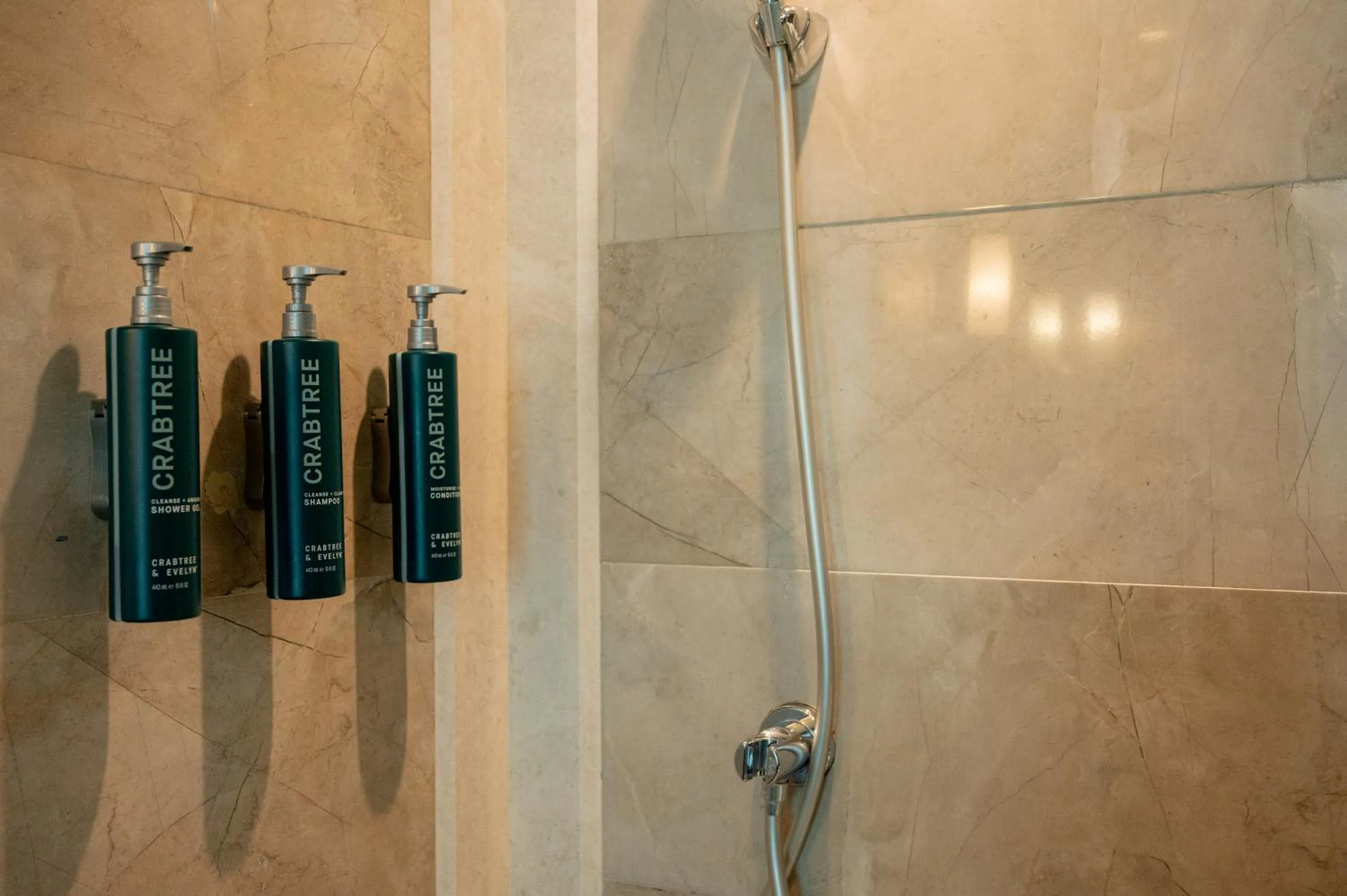 Bathroom in DoubleTree by Hilton-Pune Chinchwad