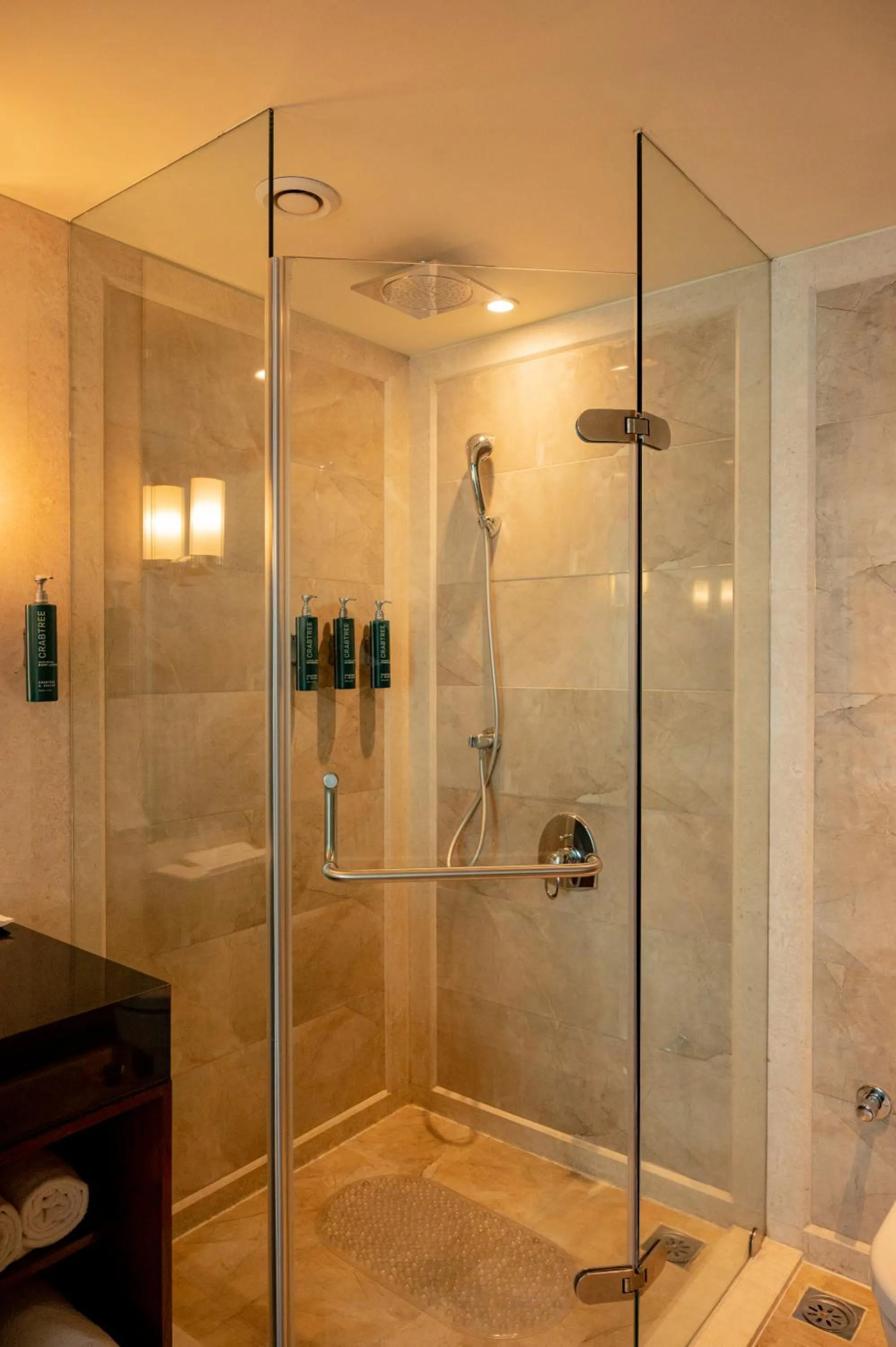Shower in DoubleTree by Hilton-Pune Chinchwad