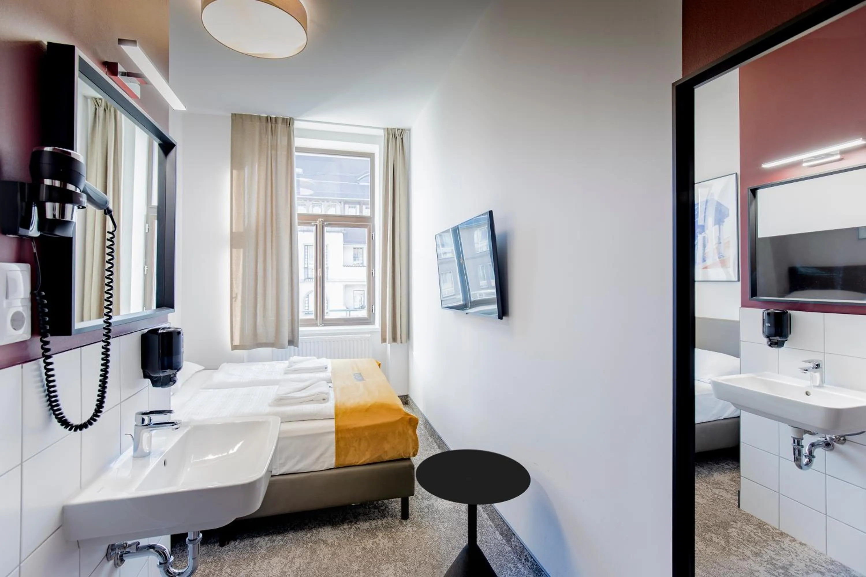 Bedroom, Bed in Maverick Athenaeum